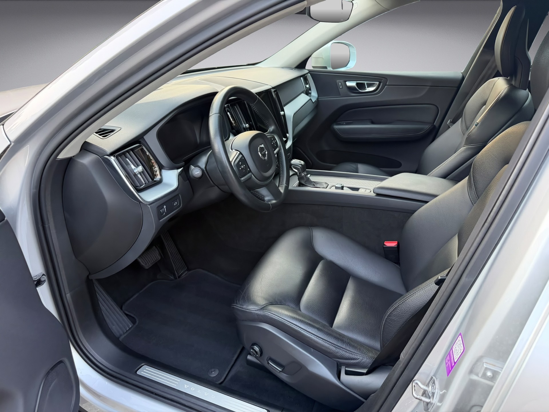 VOLVO XC60 D4 AWD Momentum Geartronic * 190PS *-image-9