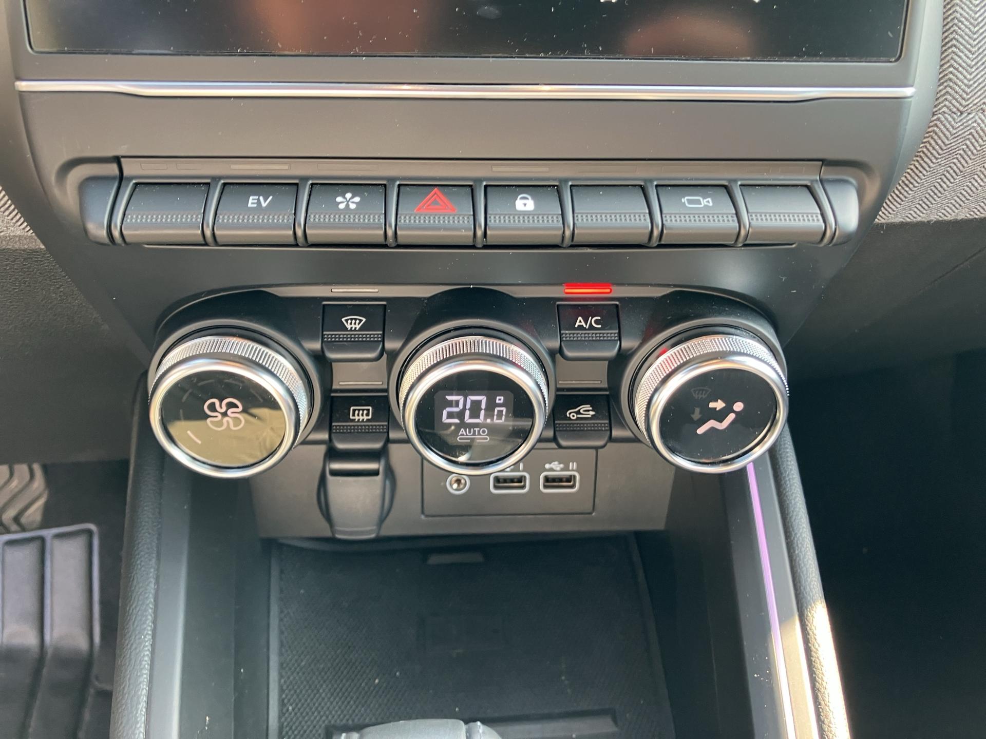 RENAULT Clio 1.6 E-Tech Techno-image-19