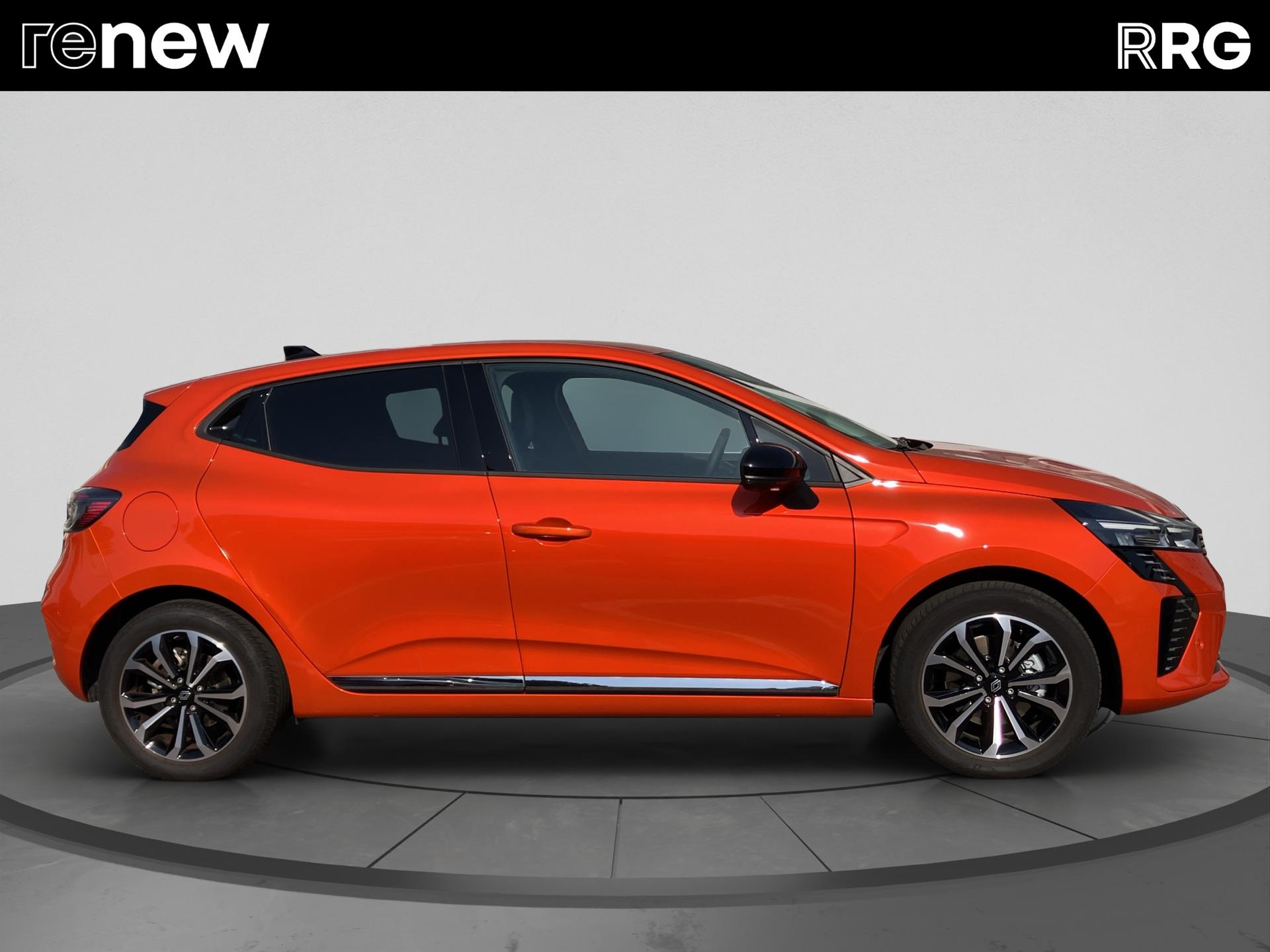 RENAULT Clio 1.6 E-Tech Techno-showroom-element-1