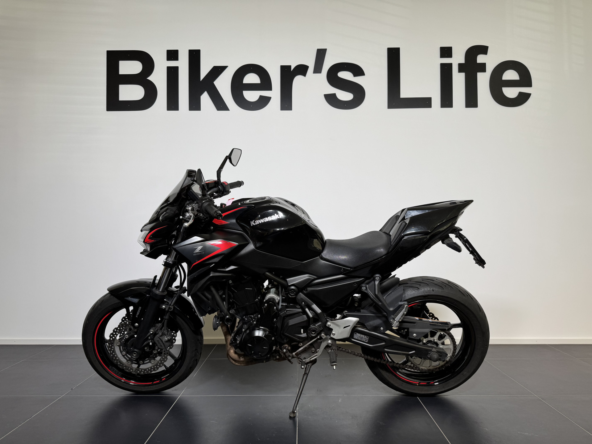 KAWASAKI Z 650-showroom-element-1