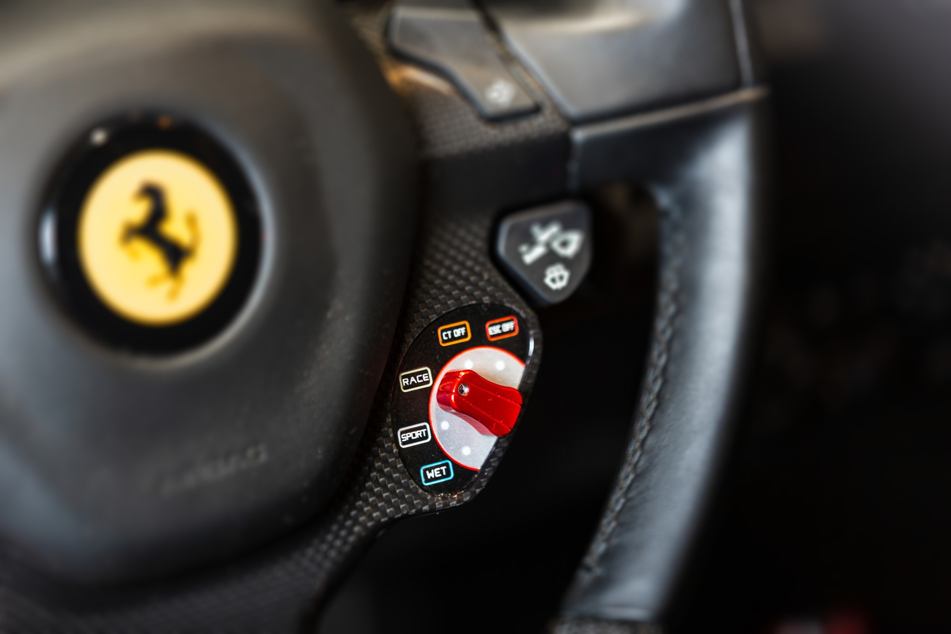 FERRARI 488 Pista 3.9 V8-image-7