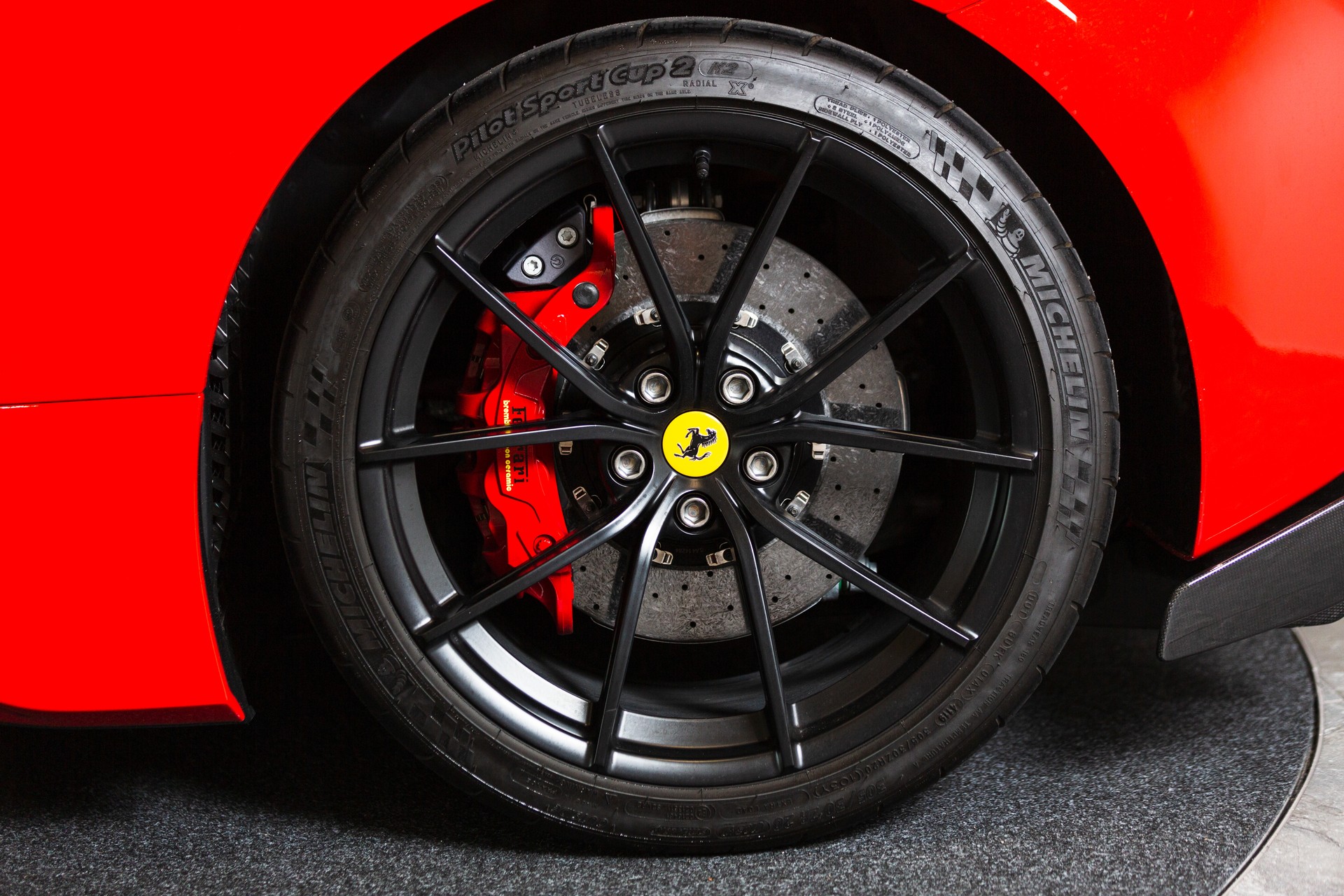 FERRARI 488 Pista 3.9 V8-image-12