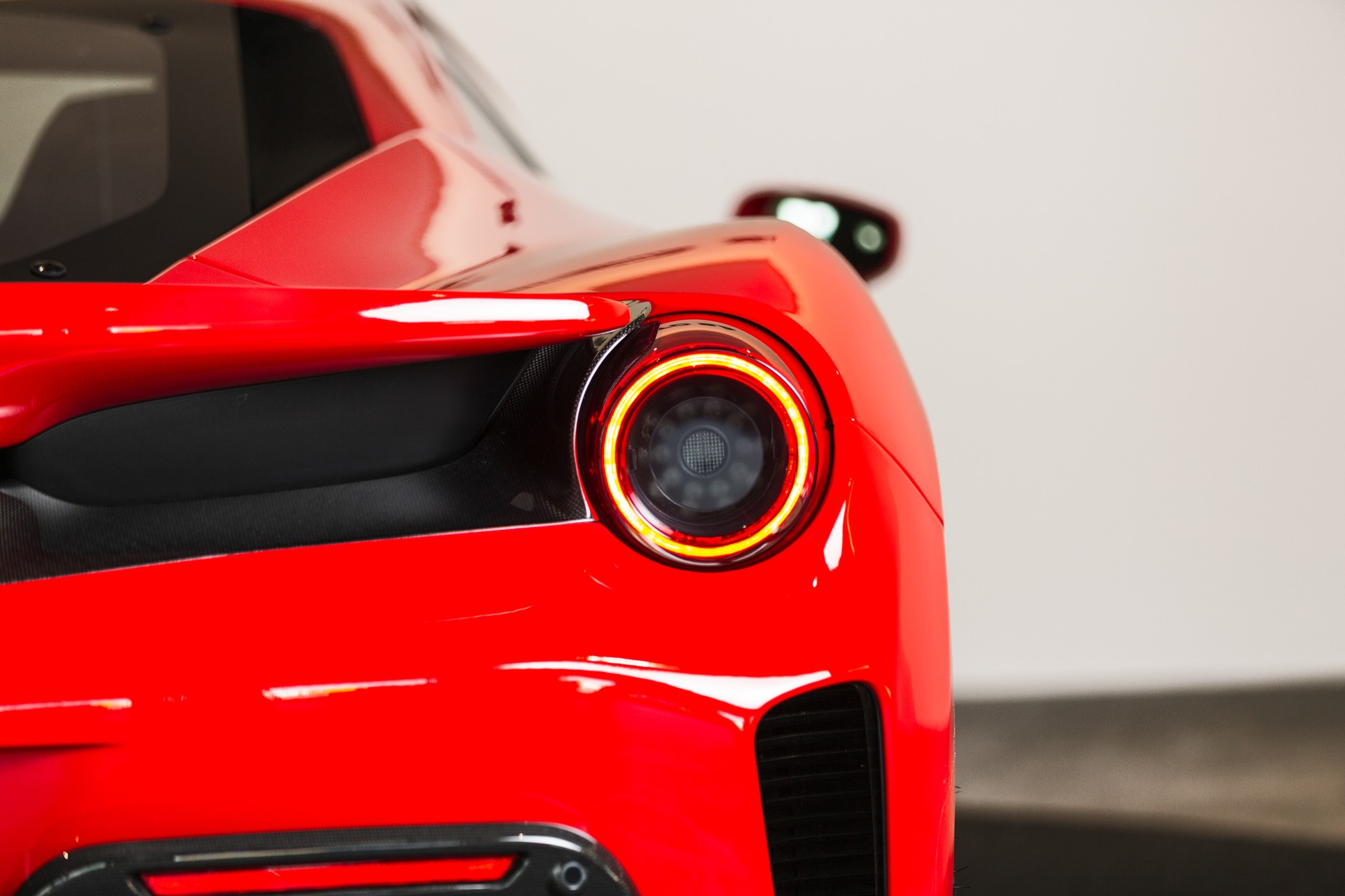 FERRARI 488 Pista 3.9 V8-image-16