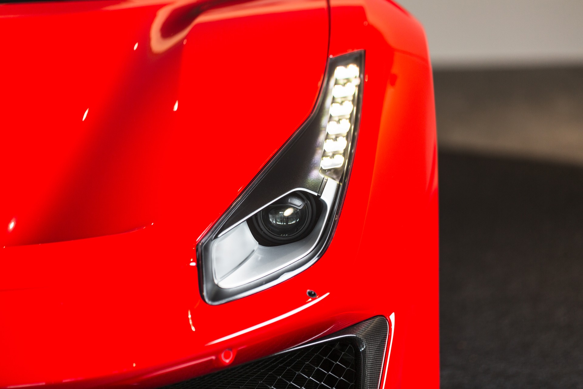 FERRARI 488 Pista 3.9 V8-image-20
