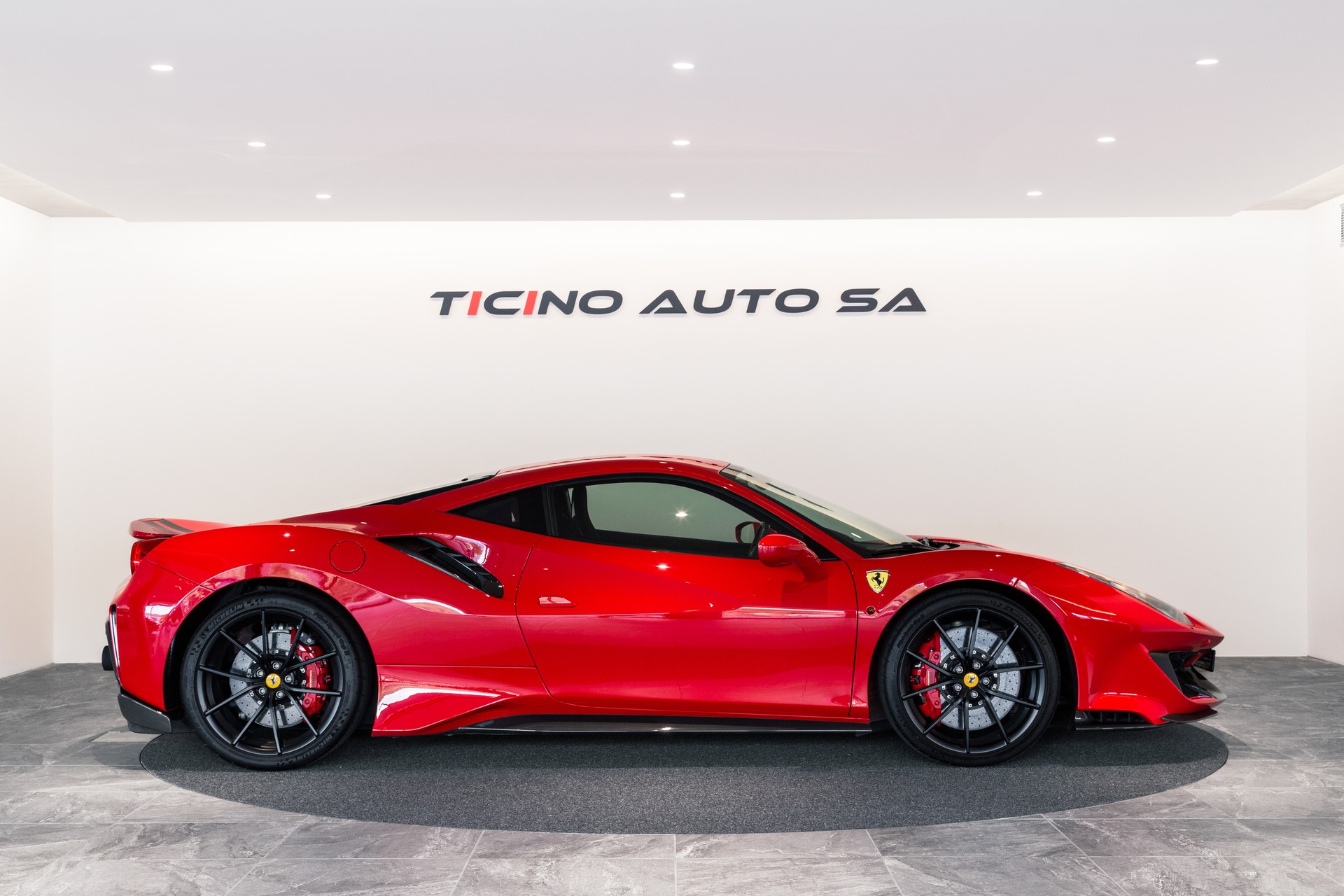 FERRARI 488 Pista 3.9 V8-image-11