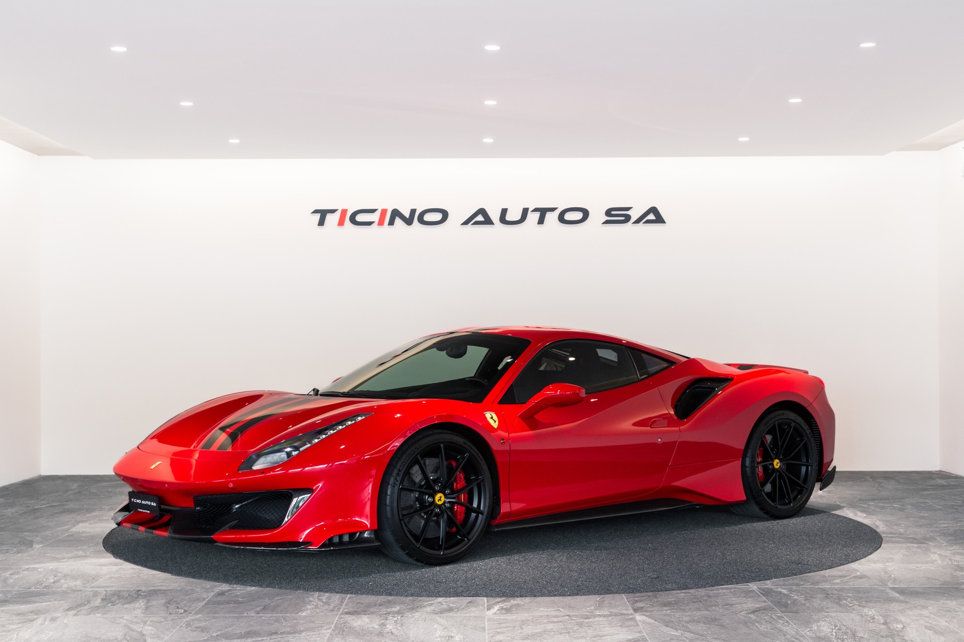 FERRARI 488 Pista 3.9 V8-showroom-element-3