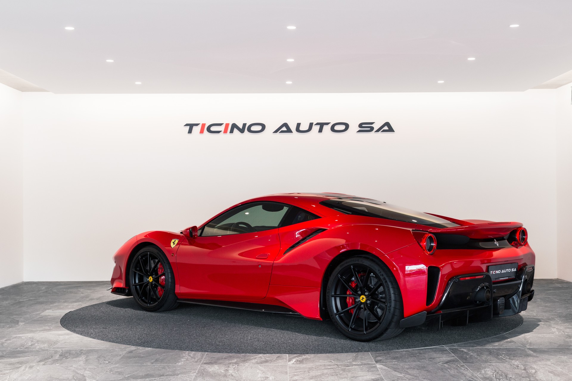 FERRARI 488 Pista 3.9 V8-showroom-element-2