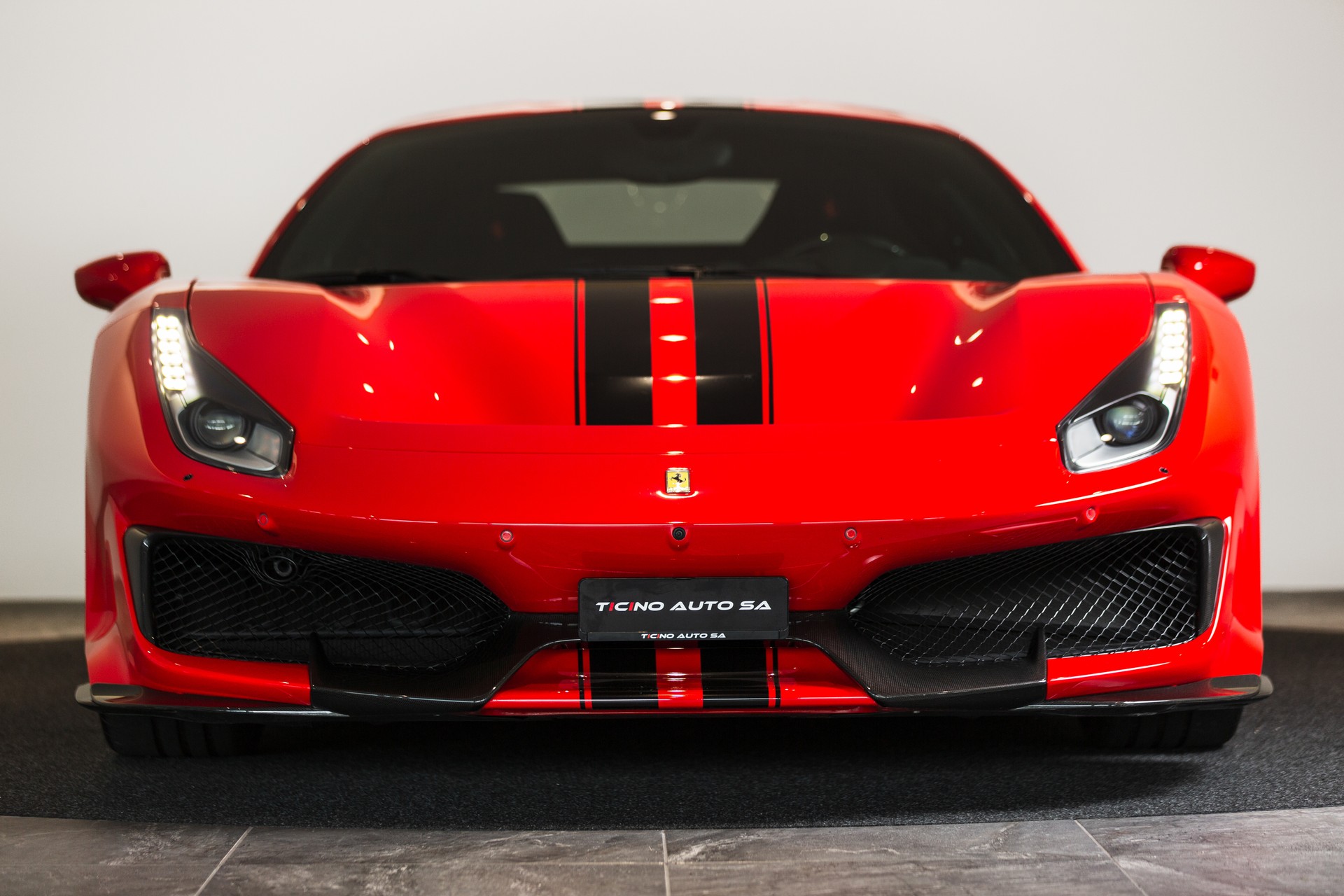FERRARI 488 Pista 3.9 V8-image-19