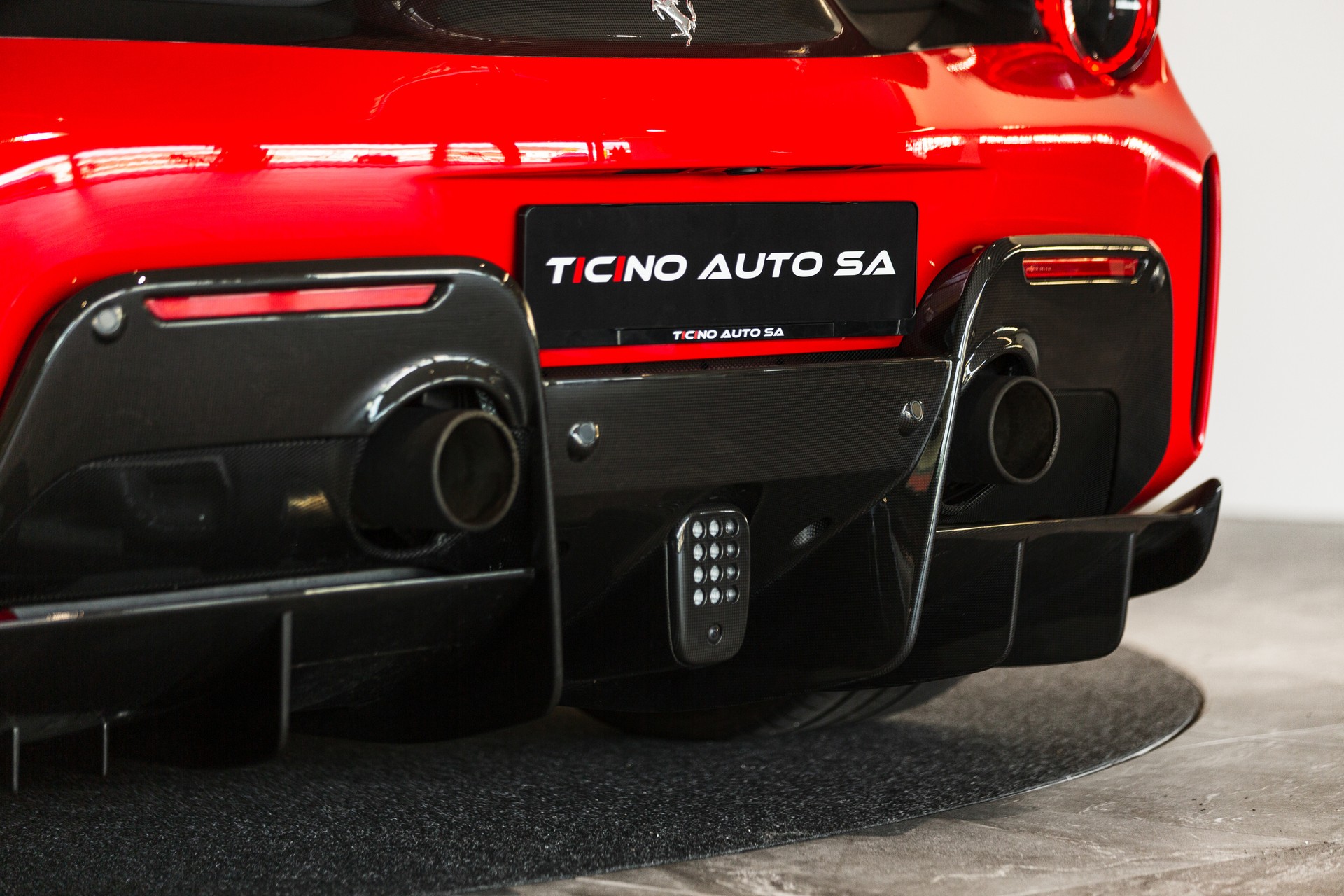 FERRARI 488 Pista 3.9 V8-image-21