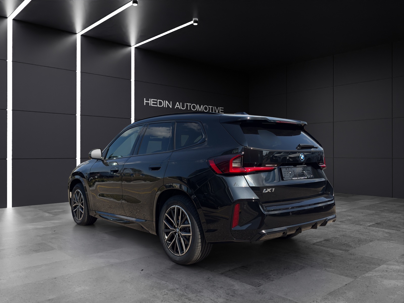 BMW iX1 xDrive30-showroom-element-3