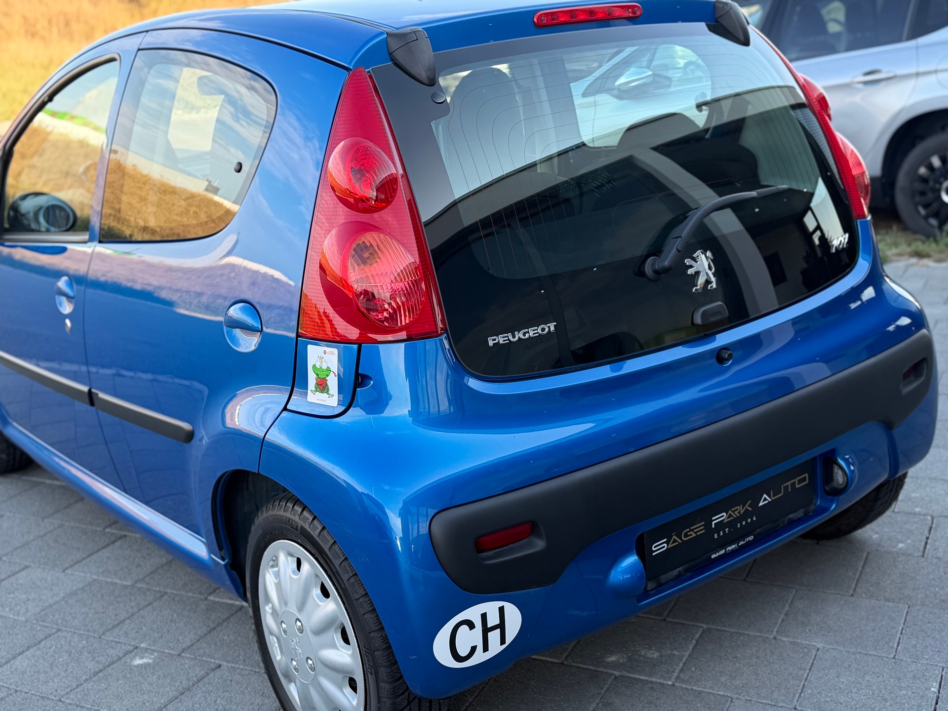 PEUGEOT 107 1.0 Swiss Edition BMP5-showroom-element-3