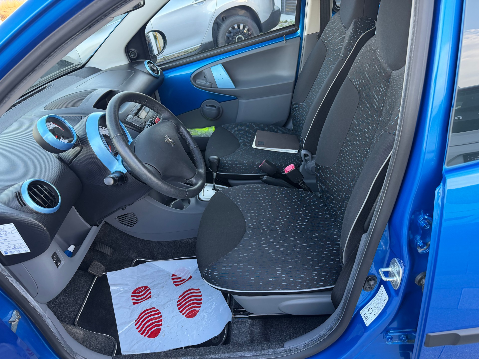PEUGEOT 107 1.0 Swiss Edition BMP5-image-6