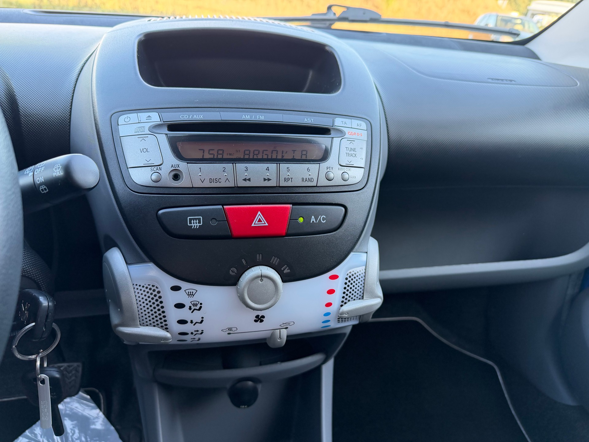 PEUGEOT 107 1.0 Swiss Edition BMP5-image-8