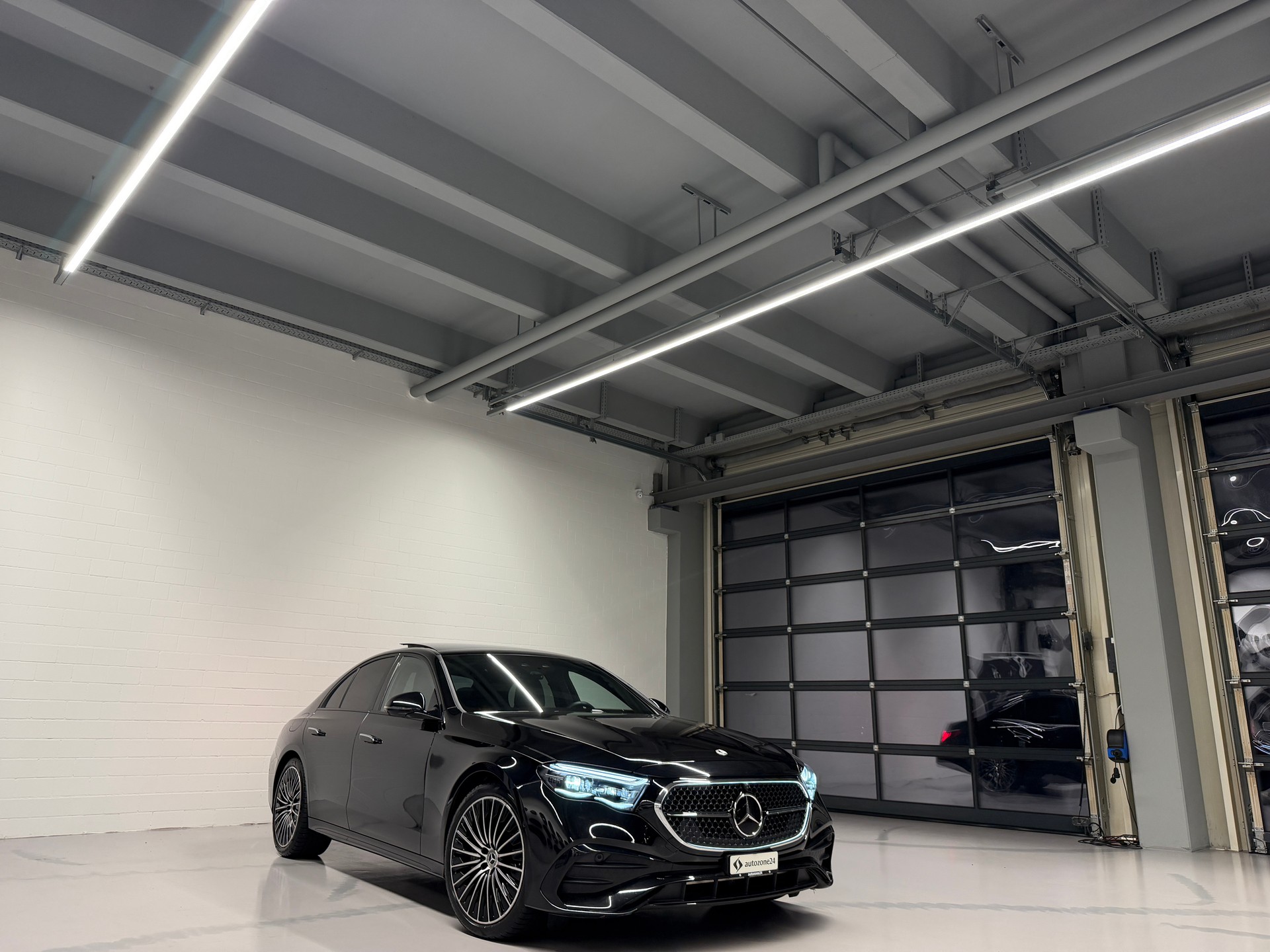 MERCEDES-BENZ E 220 d AMG Line 4matic Advanced Plus*CH-Auto*Gratis Service*Werksgarantie MSI bis 18.12.2028*-showroom-element-1