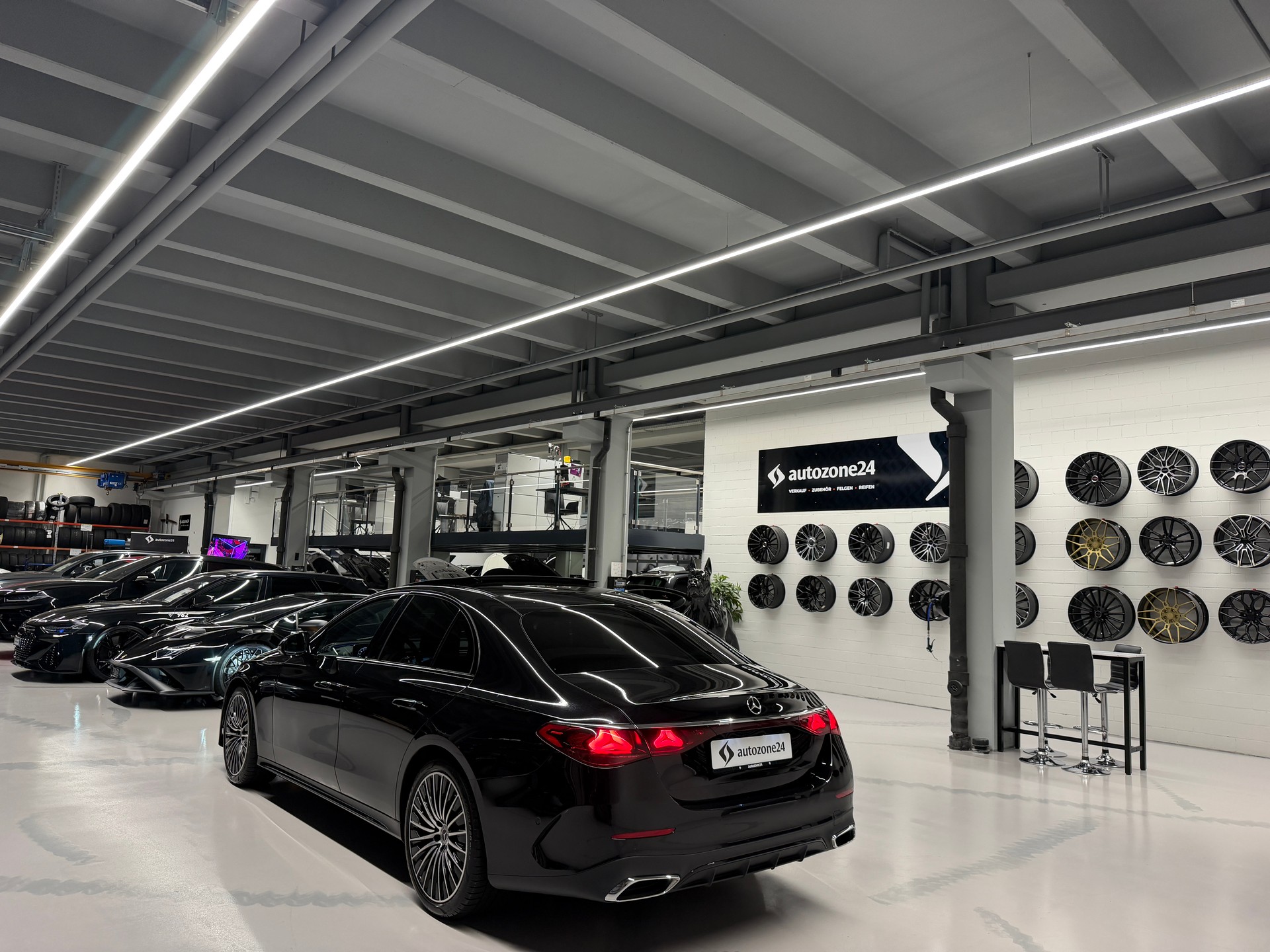 MERCEDES-BENZ E 220 d AMG Line 4matic Advanced Plus*CH-Auto*Gratis Service*Werksgarantie MSI bis 18.12.2028*-image-9