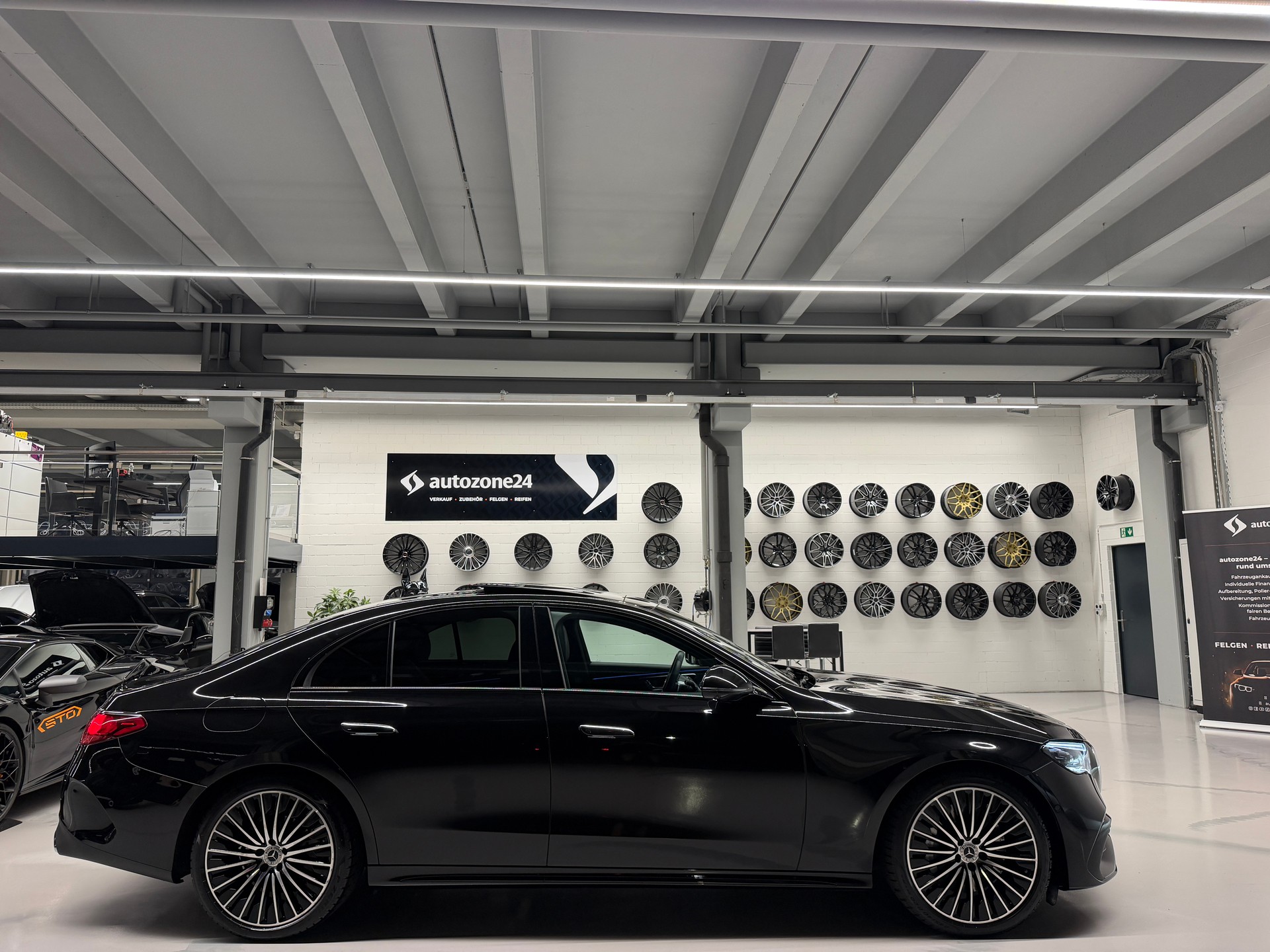 MERCEDES-BENZ E 220 d AMG Line 4matic Advanced Plus*CH-Auto*Gratis Service*Werksgarantie MSI bis 18.12.2028*-image-4