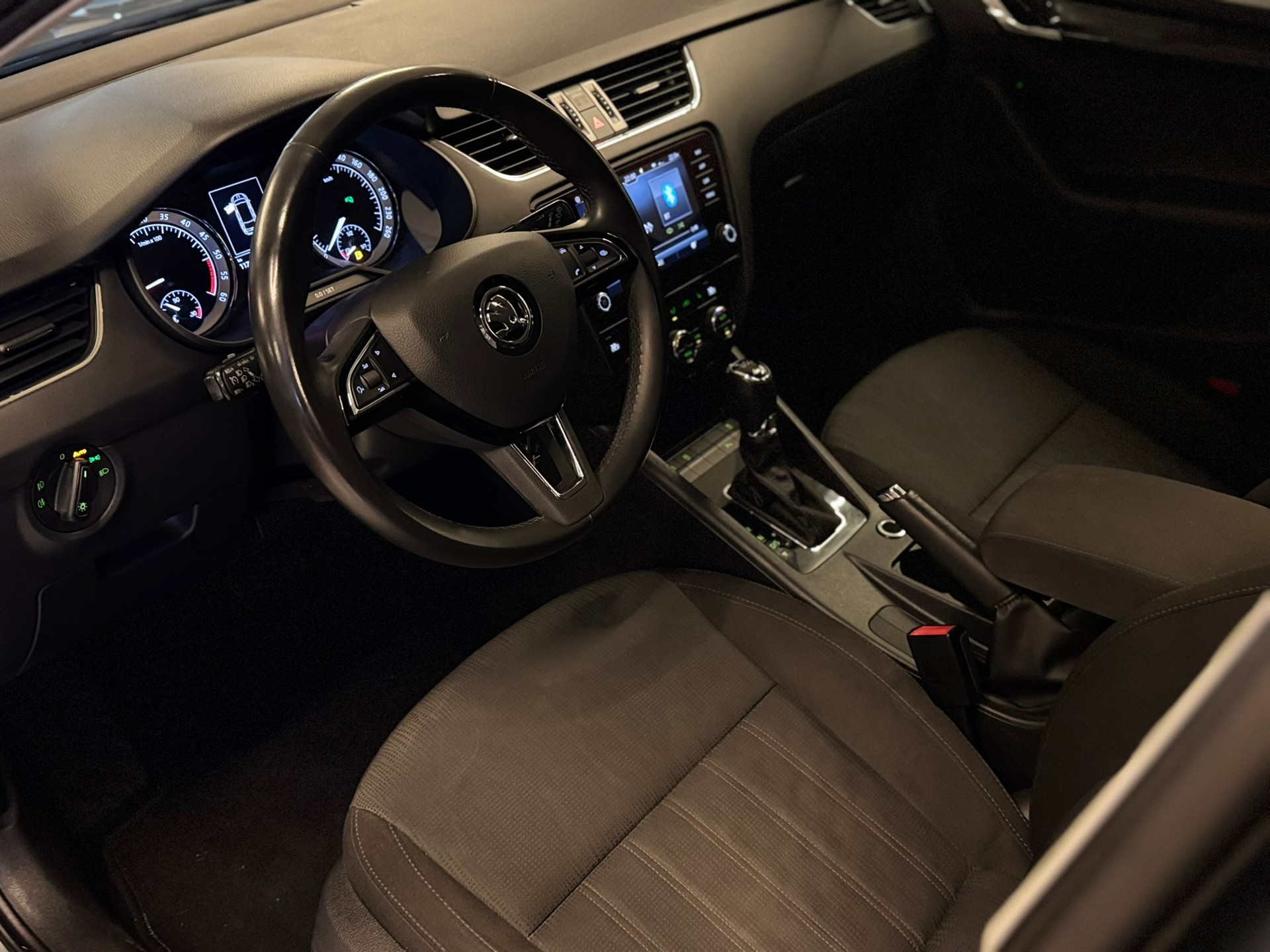 SKODA Octavia Combi 2.0 TDI Style 4x4-image-7