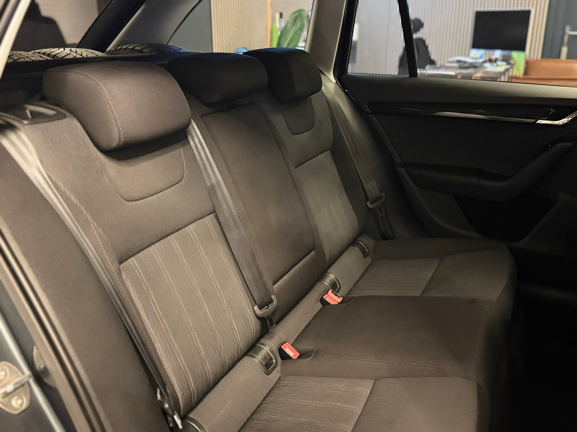 SKODA Octavia Combi 2.0 TDI Style 4x4-image-17