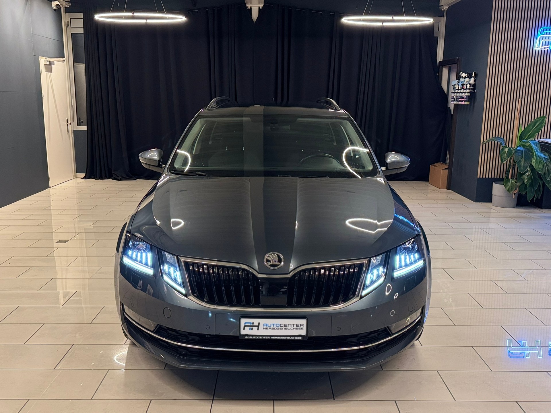 SKODA Octavia Combi 2.0 TDI Style 4x4-showroom-element-1