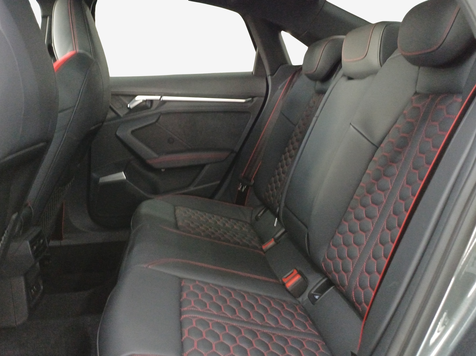 AUDI RS3 Limousine 2.5 TSI quattro S-tronic-image-11