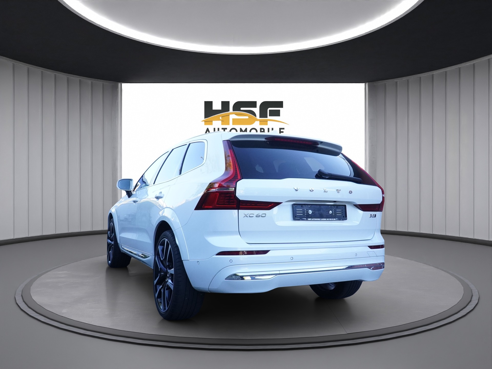VOLVO XC60 B5 Benzin Mild Hybrid AWD Ultimate Bright Geartronic R-Design *CH Fahrzeug & AHK-2400*-image-4