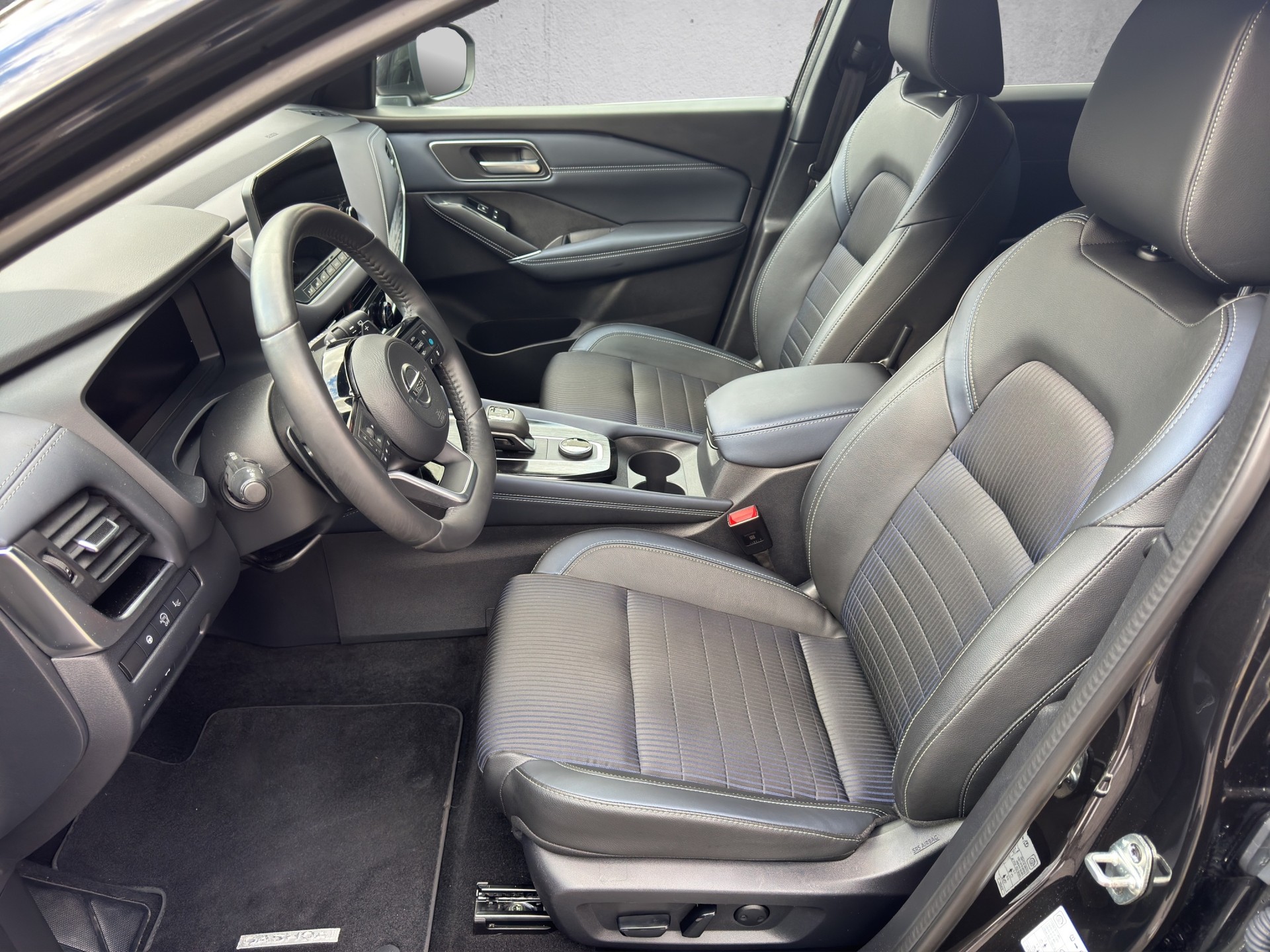 NISSAN Qashqai 1.3MHEV Tekna 4x4-image-8