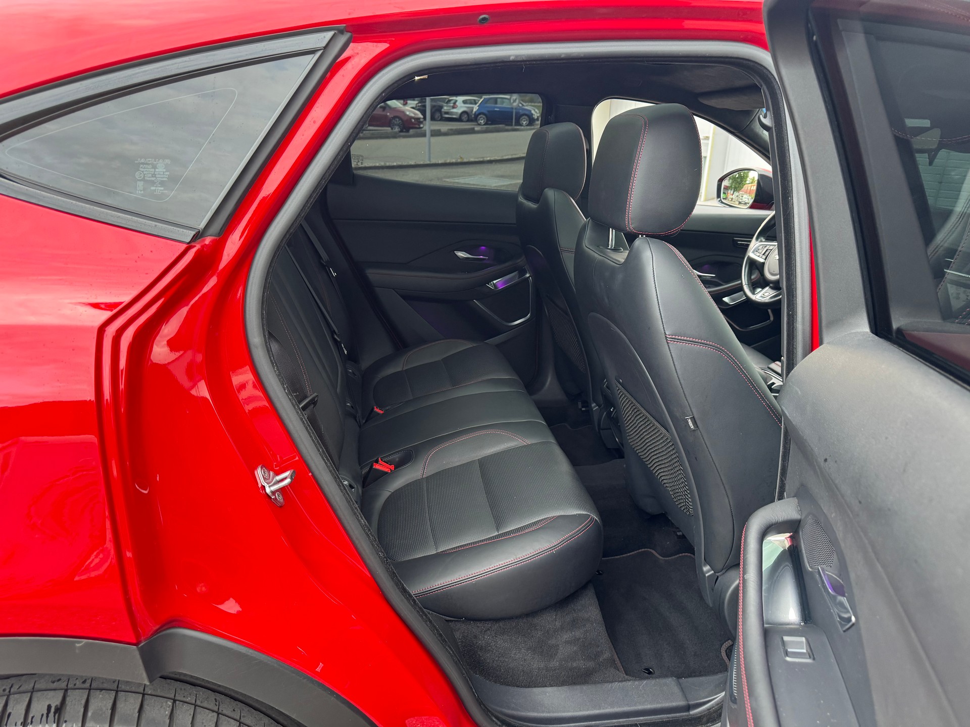 JAGUAR 2.0 D 180 R-Dynamic S AWD-image-8