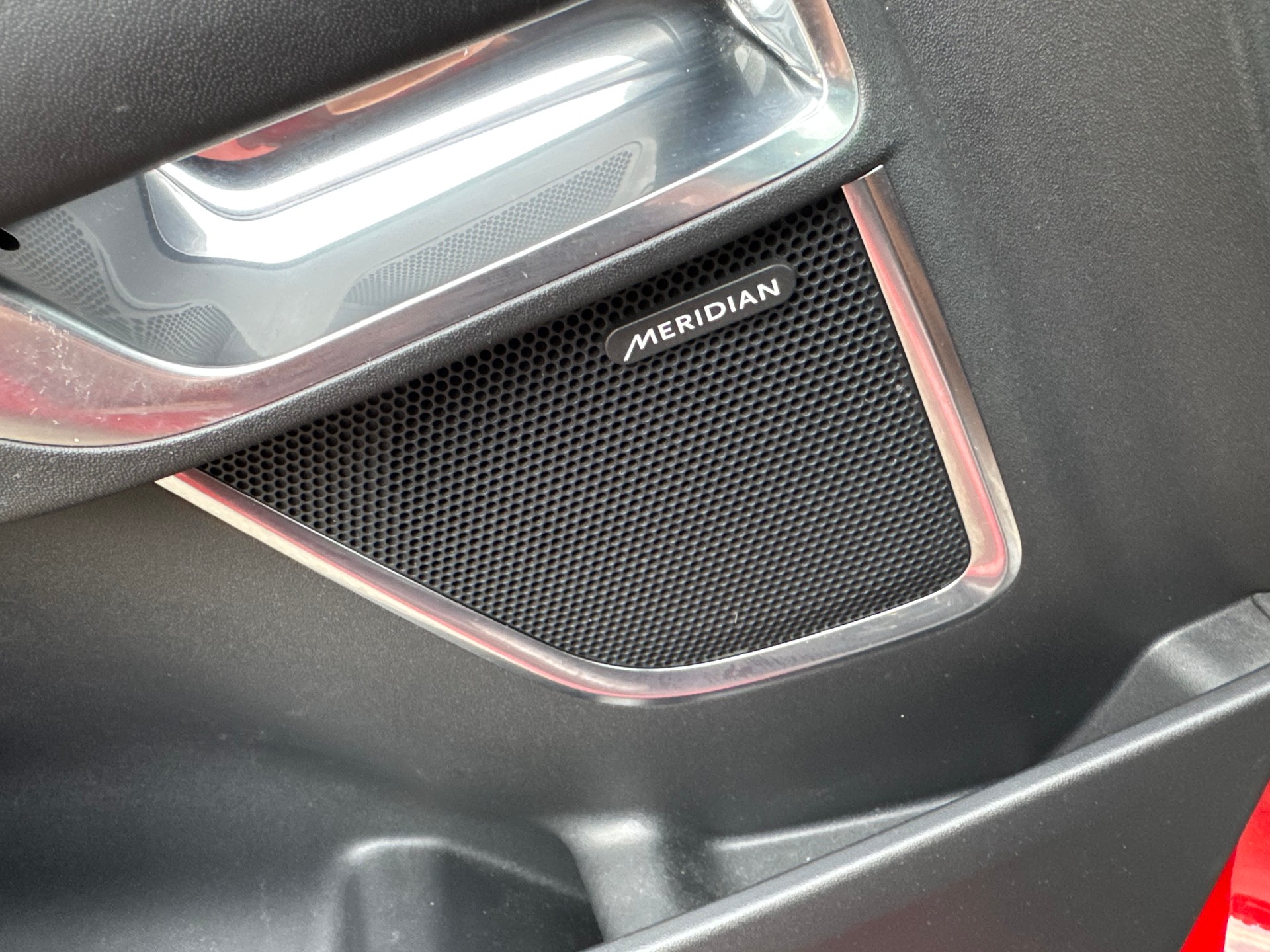 JAGUAR 2.0 D 180 R-Dynamic S AWD-image-13