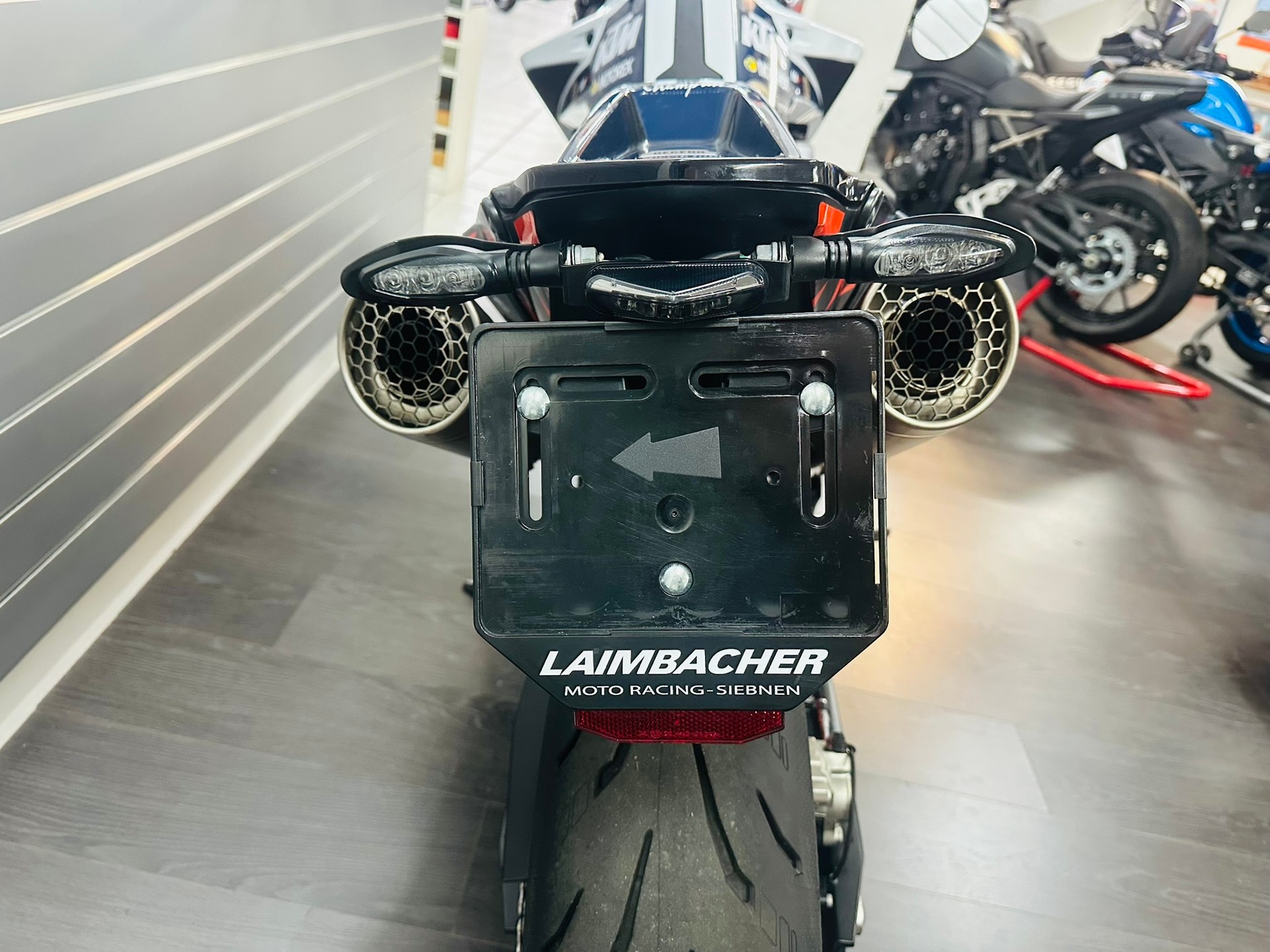KTM 890 Duke R-image-2
