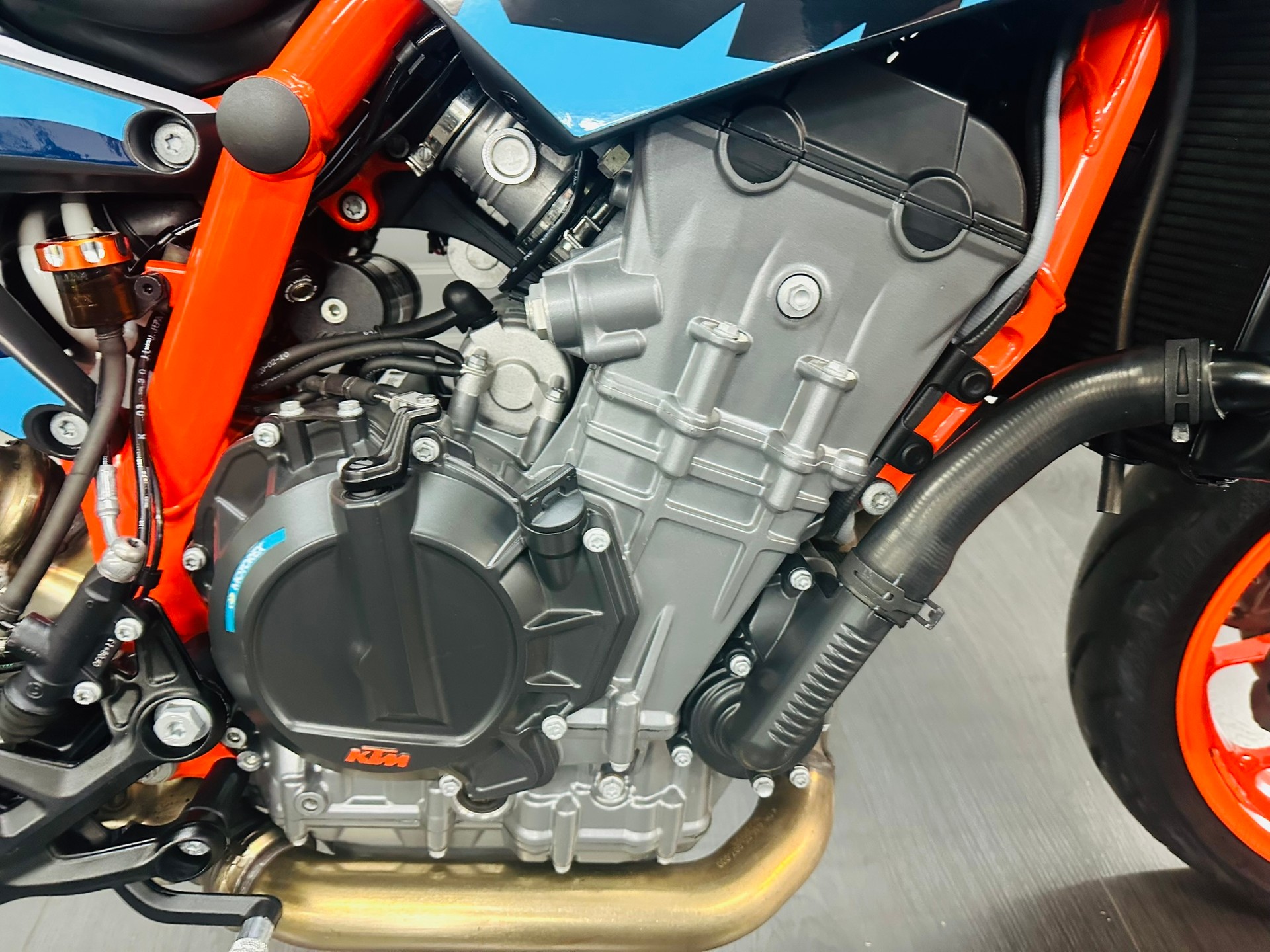 KTM 890 Duke R-image-4
