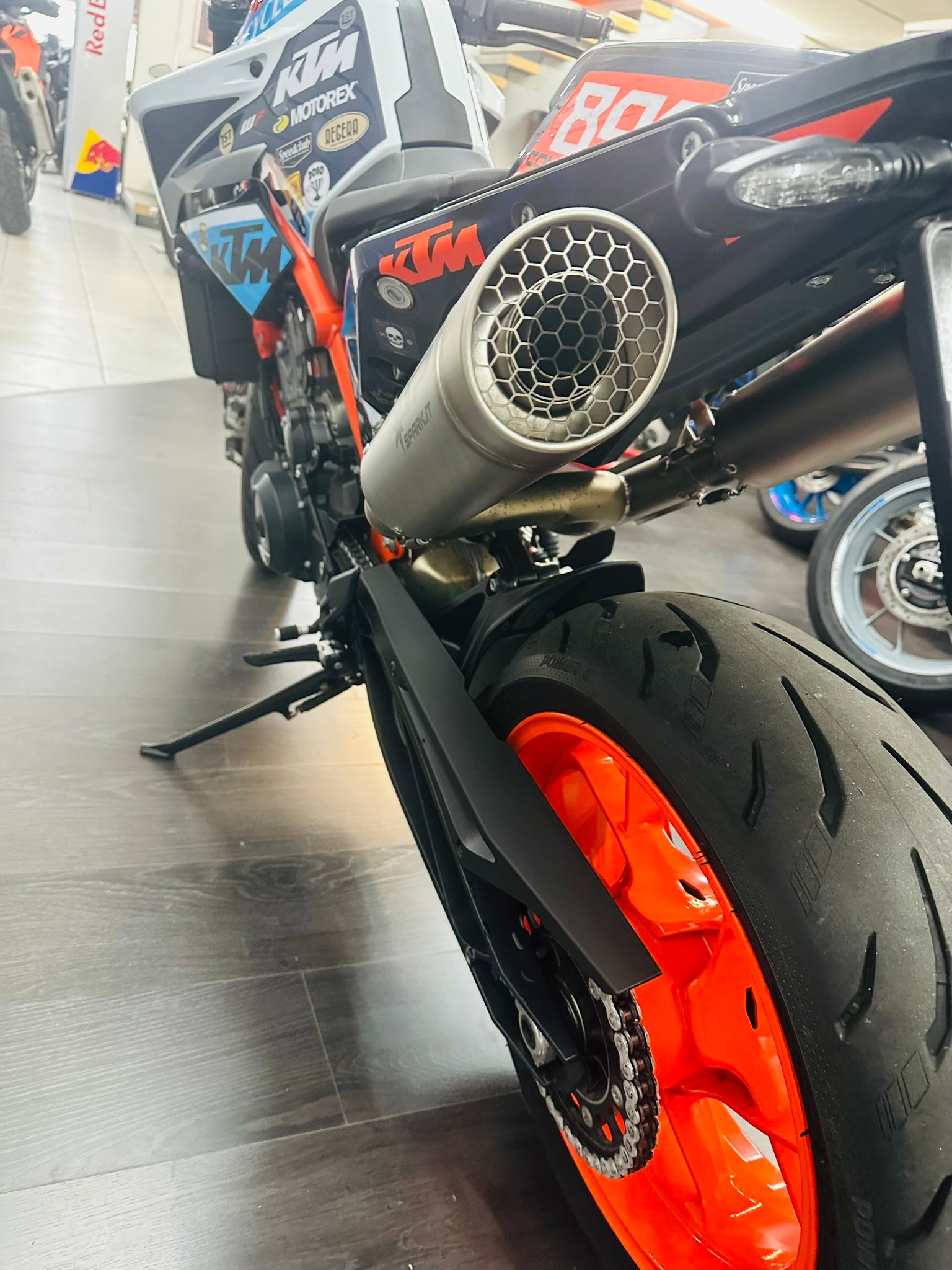 KTM 890 Duke R-image-6