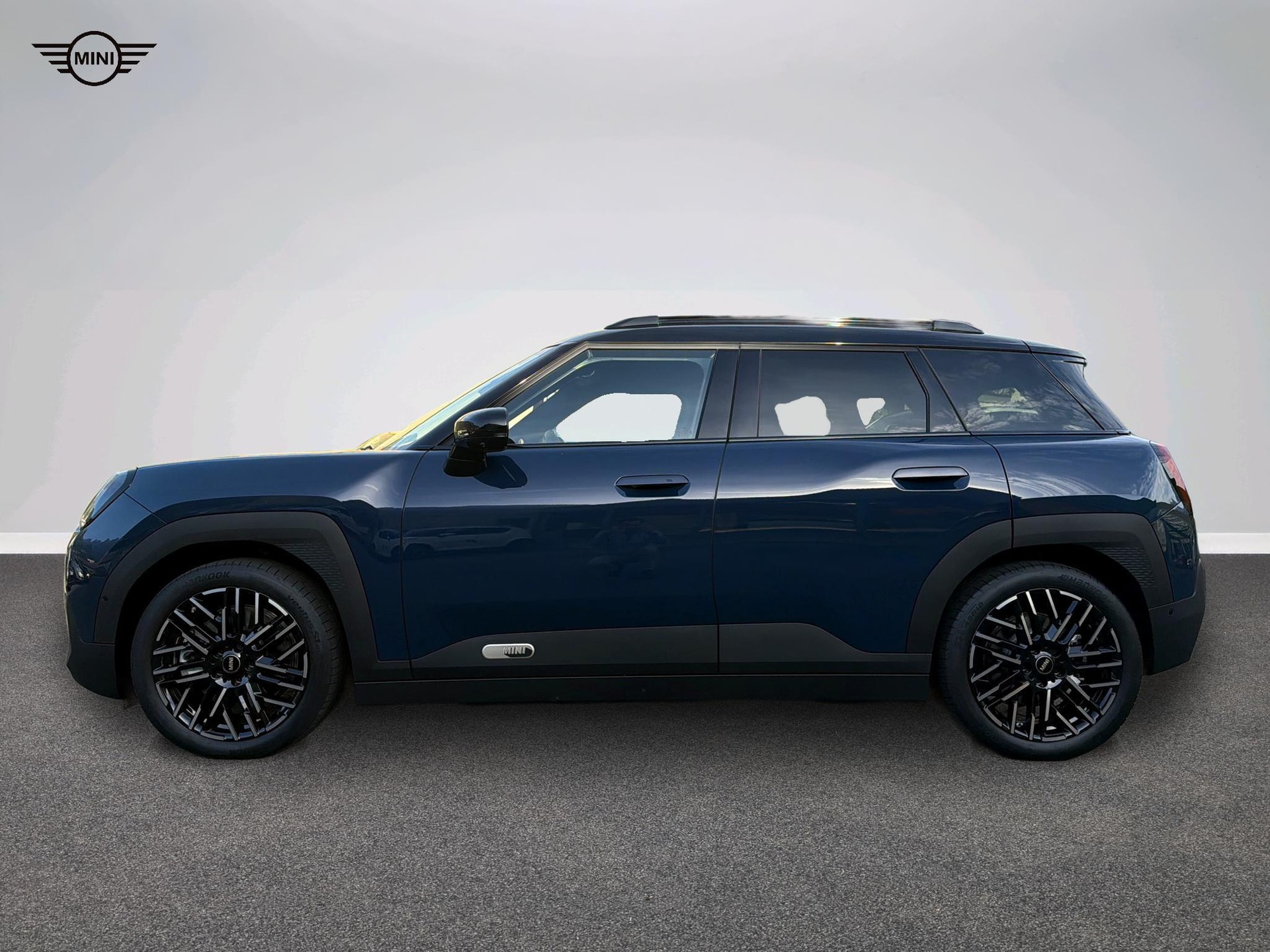 MINI Aceman SE-showroom-element-2