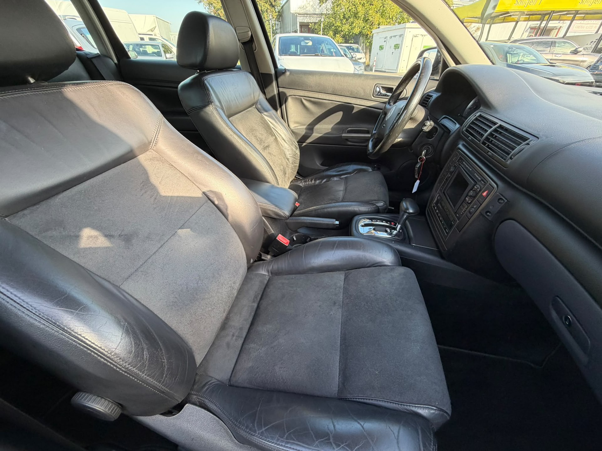 VW Passat Variant 2.8 V6 4Motion Highline-image-10