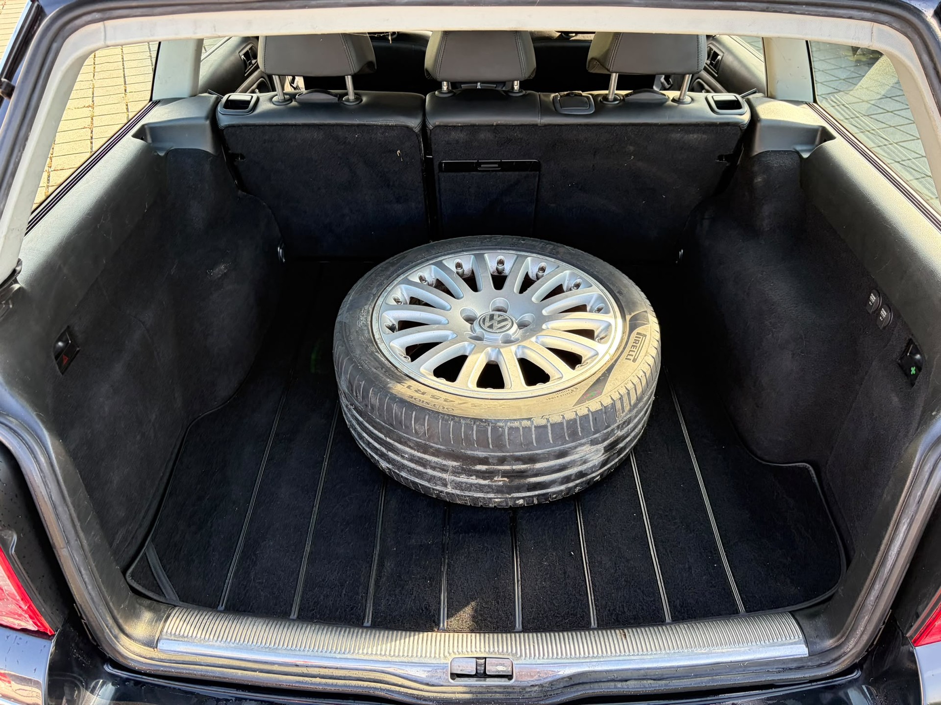 VW Passat Variant 2.8 V6 4Motion Highline-image-7