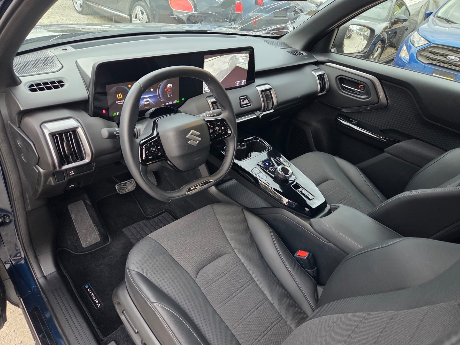SUZUKI e-Vitara 61kWh Sakura Top 4x4-image-9
