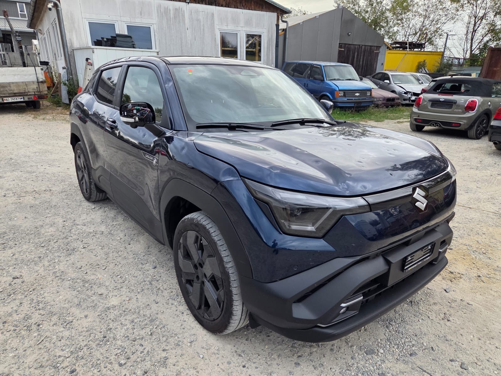 SUZUKI e-Vitara 61kWh Sakura Top 4x4