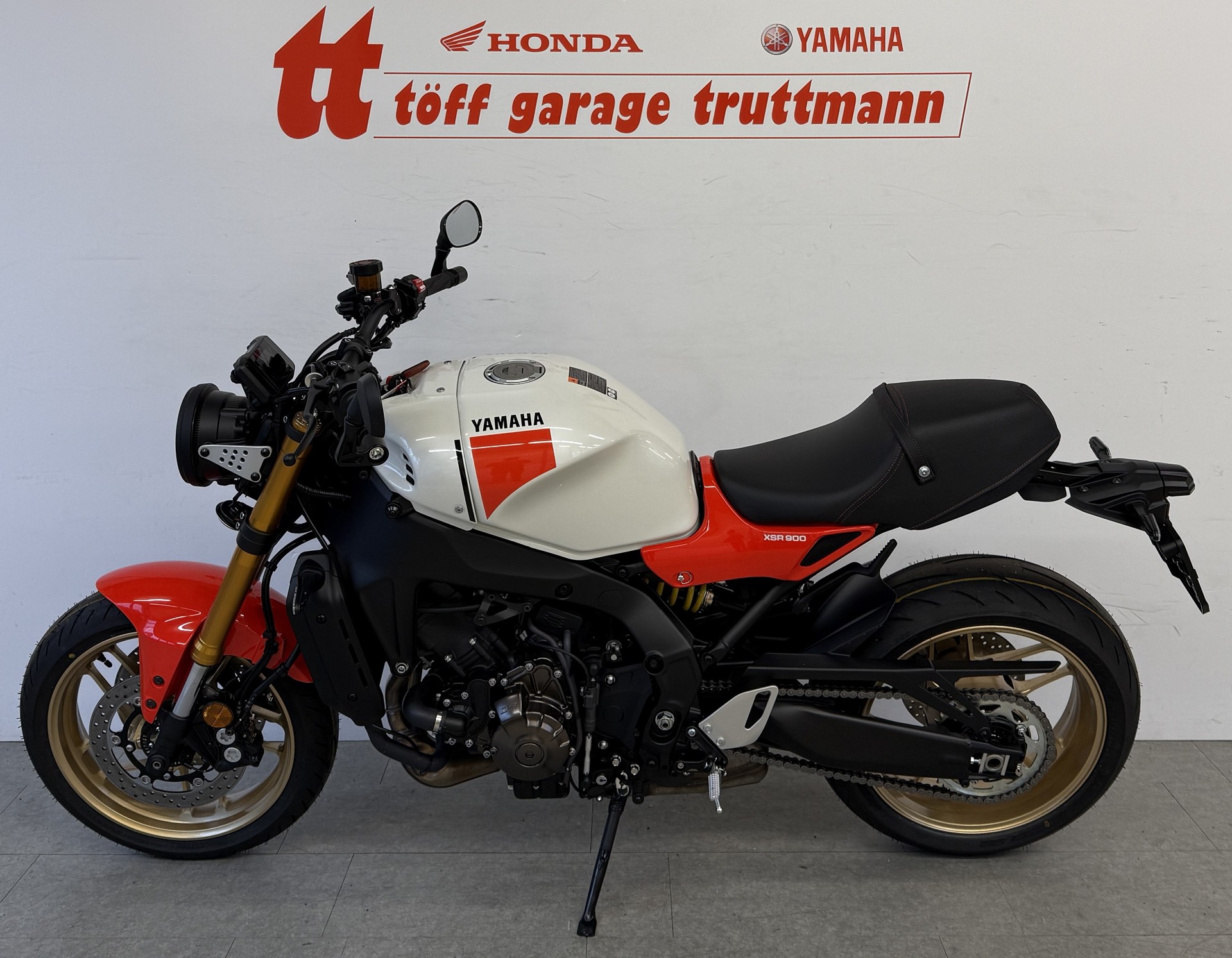 YAMAHA XSR 900-image-1