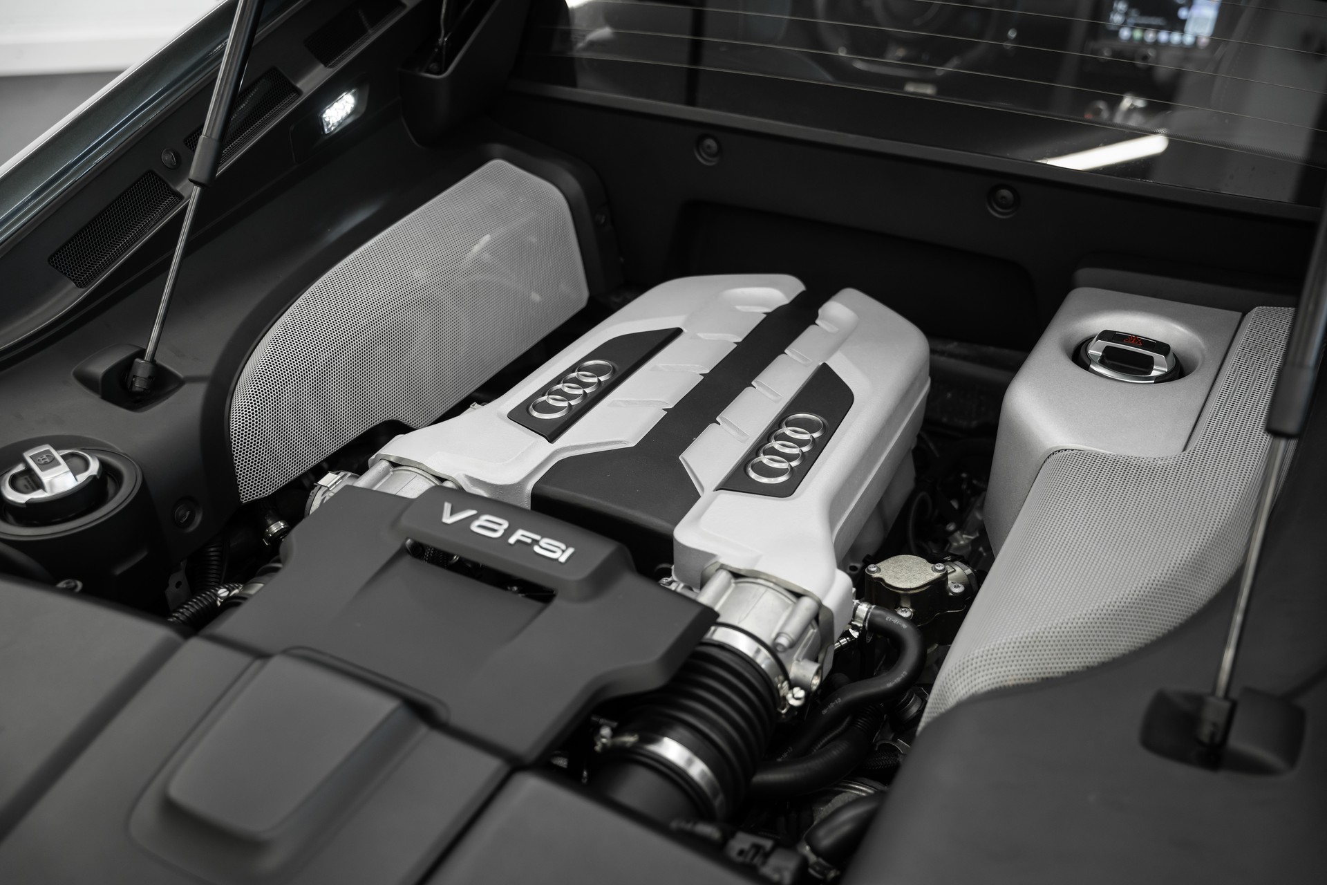 AUDI R8 Coupé 4.2 S-Tronic Capristo-image-24