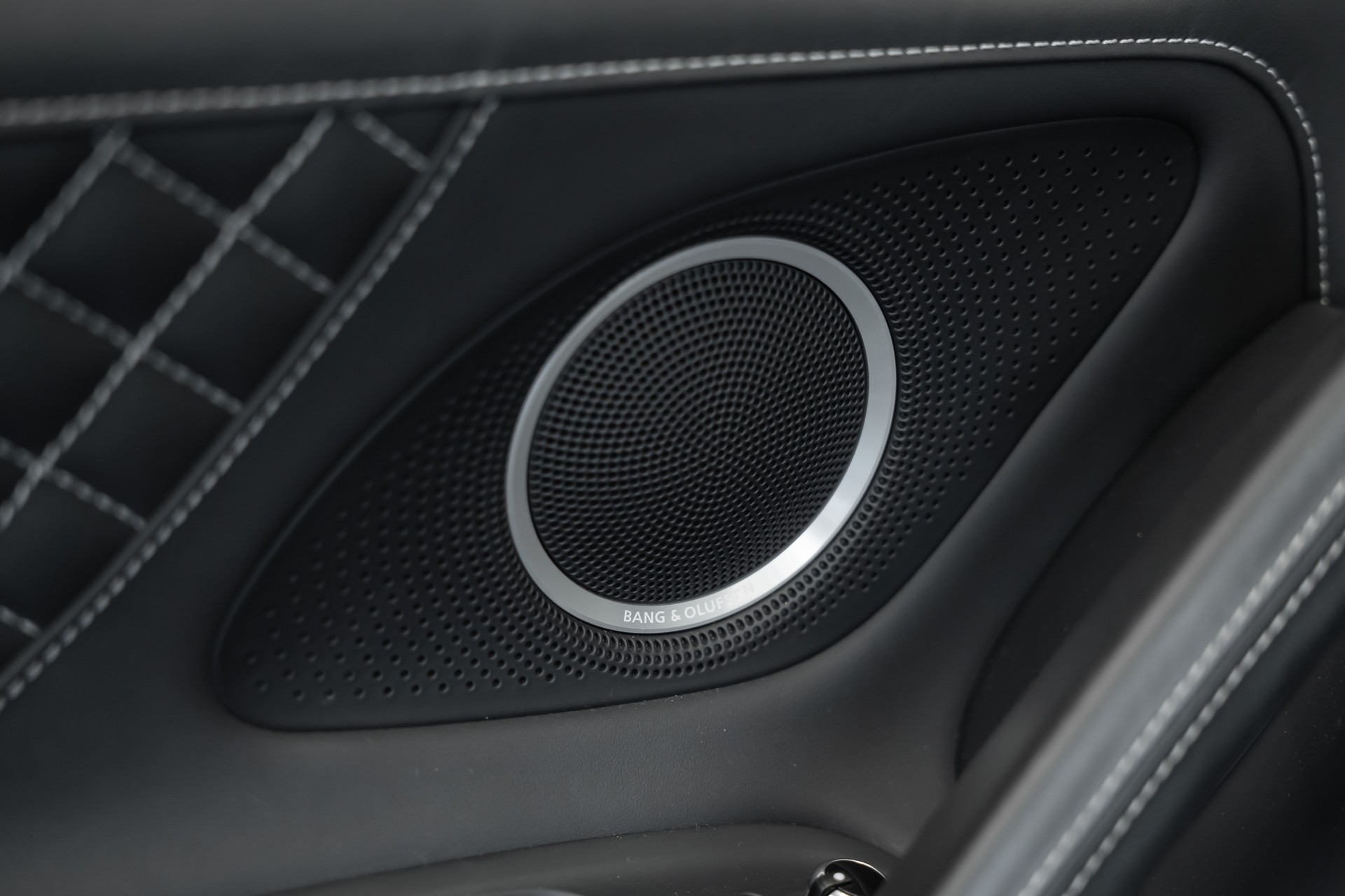 AUDI R8 Coupé 4.2 S-Tronic Capristo-image-17