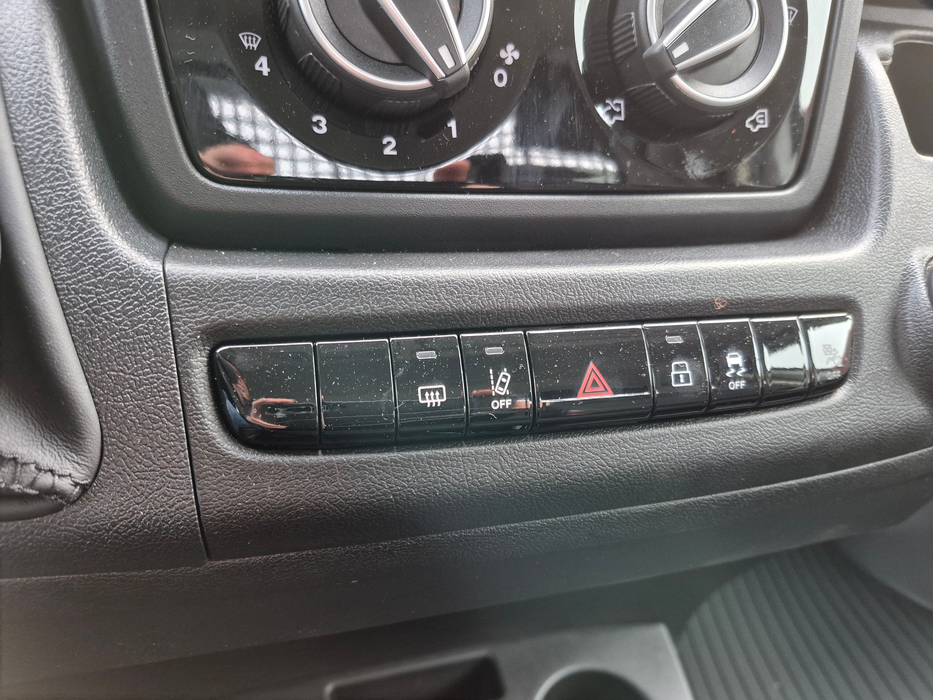 CITROEN Jumper 35+ 2.2 BlueHDi 140 L3-image-17