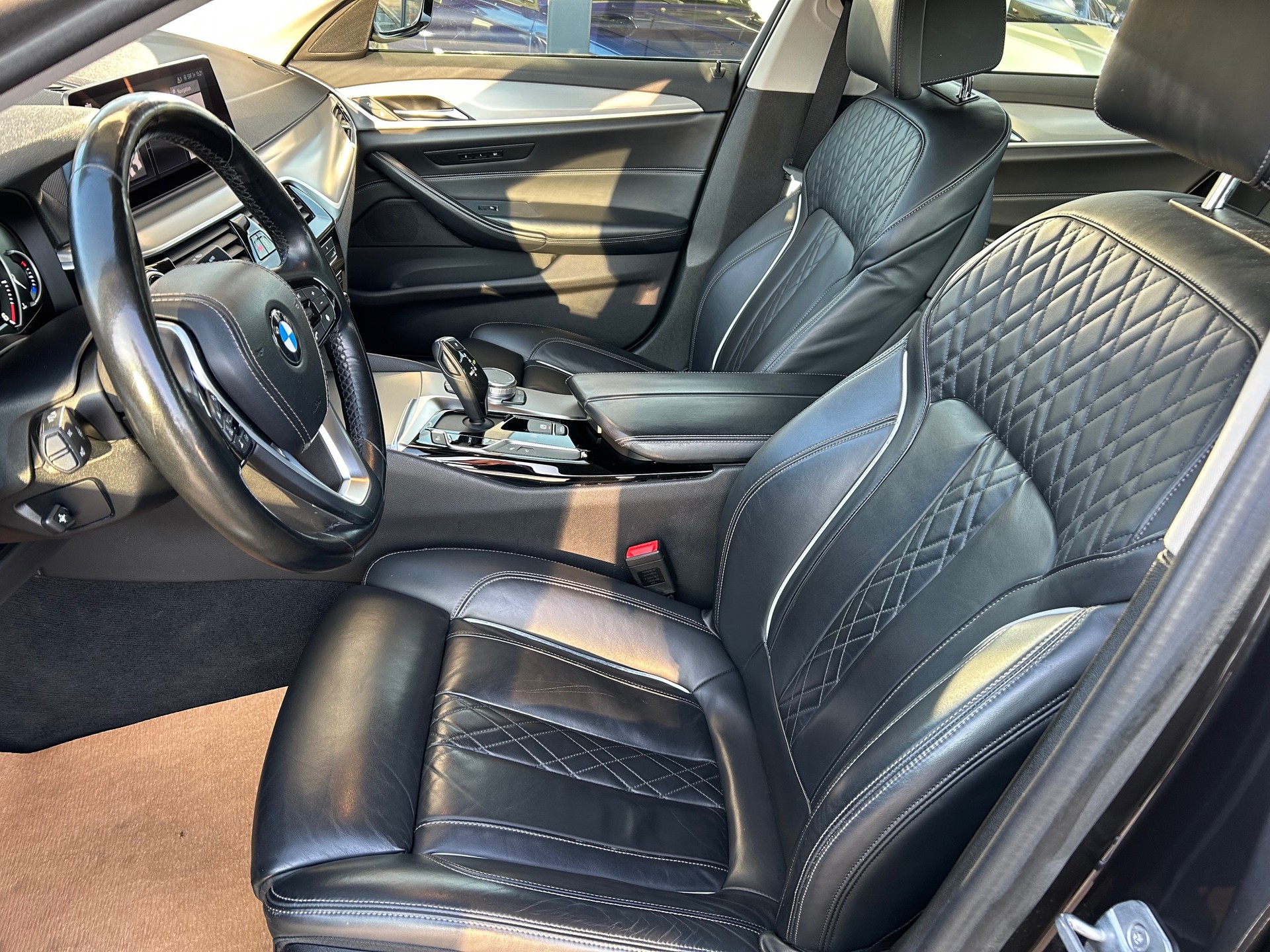 BMW 520d xDrive Sport Line Steptronic-image-6