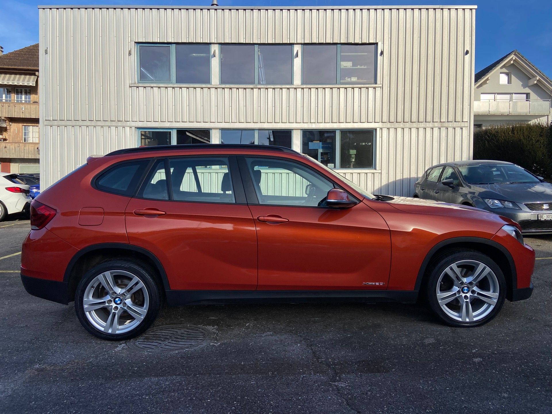 BMW X1 xDrive 20i-image-10