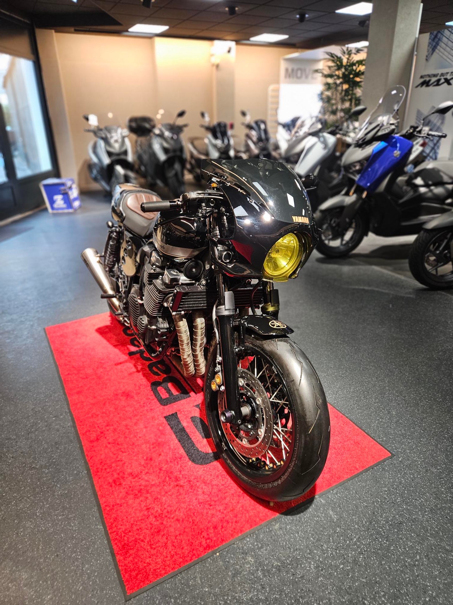 YAMAHA XJR 1300-image-1