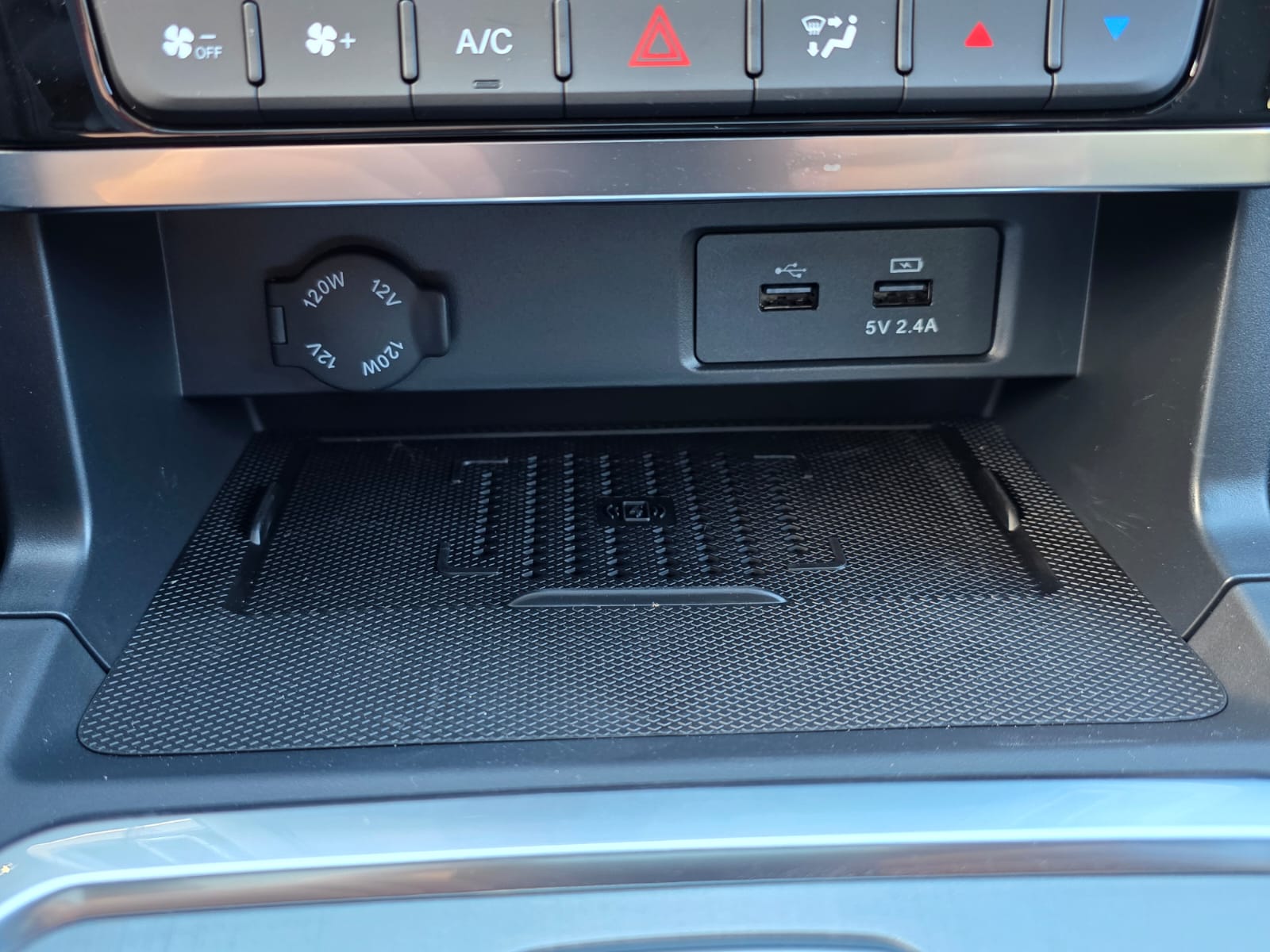 JAC T9EV 88kWh Luxury 4x4-image-24
