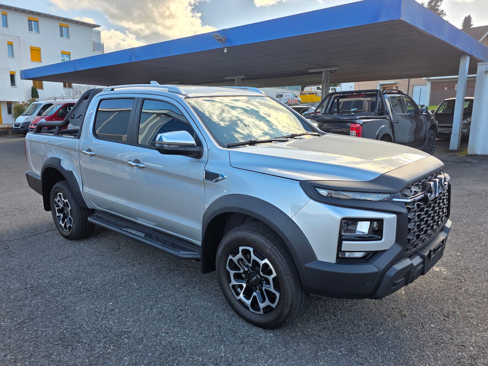 JAC T9EV 88kWh Luxury 4x4-image-8