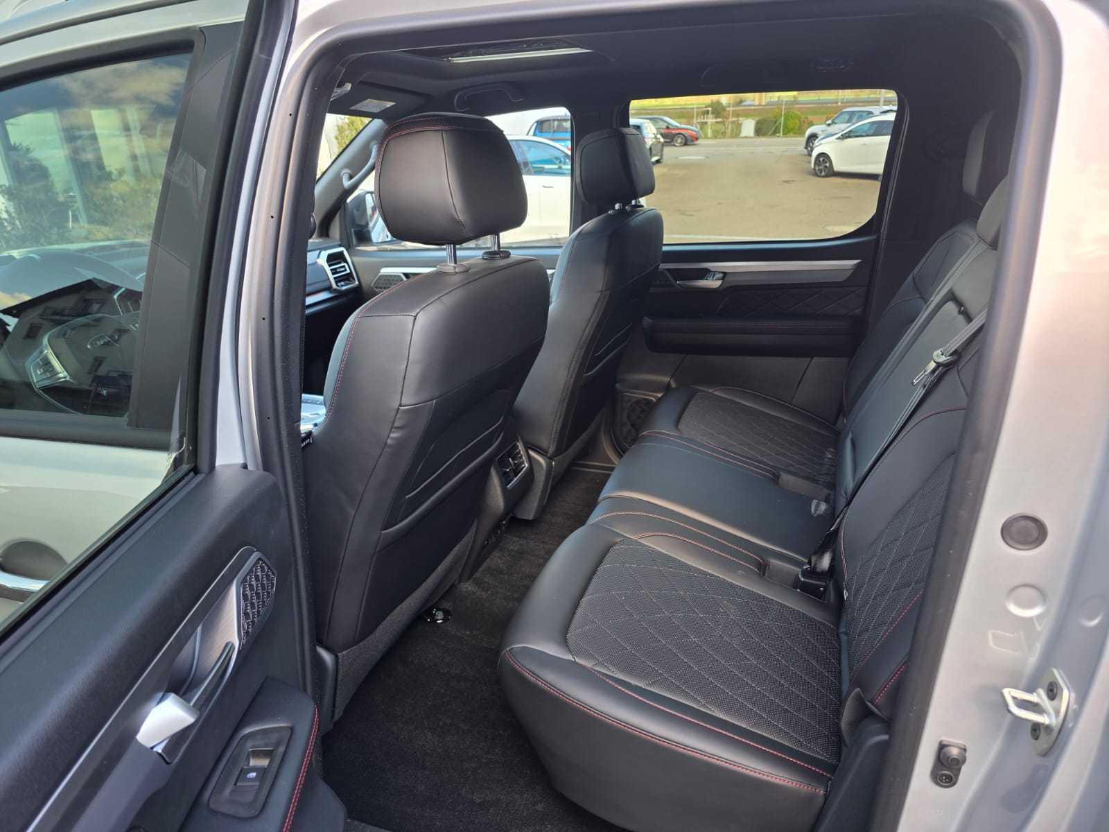 JAC T9EV 88kWh Luxury 4x4-image-12