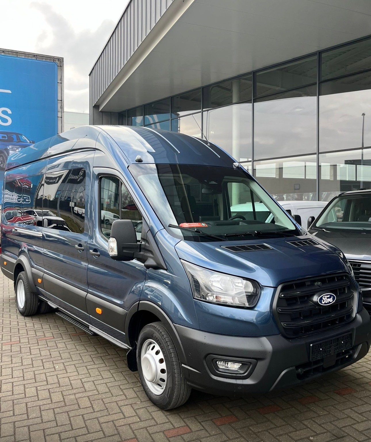 FORD Transit Minibus NEUF – 17+1 places – Caméra 360° – Régulateur adaptatif