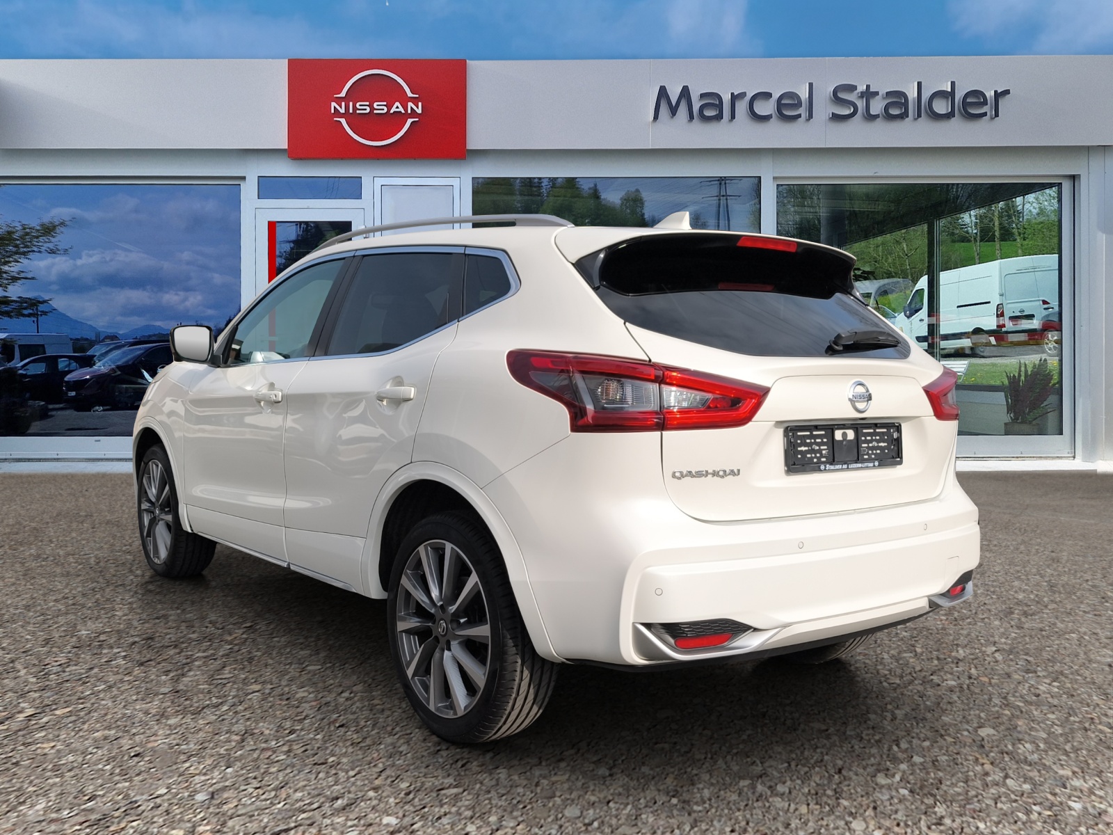 NISSAN Qashqai 1.3 DIG-T N-Tec DCT-image-2