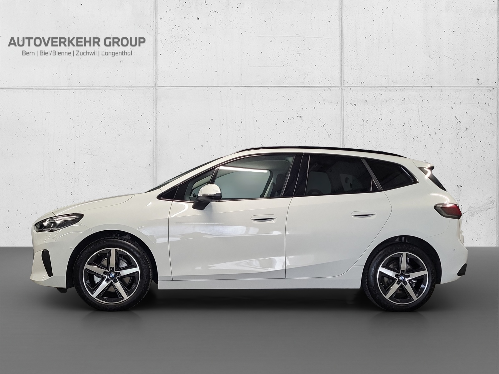BMW 218d Active Tourer DKG-showroom-element-1