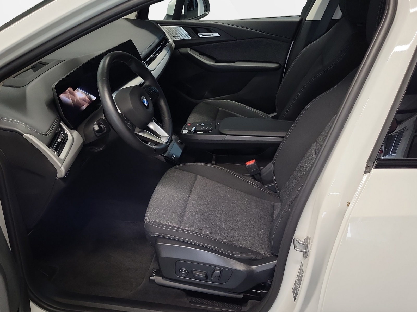 BMW 218d Active Tourer DKG-image-9